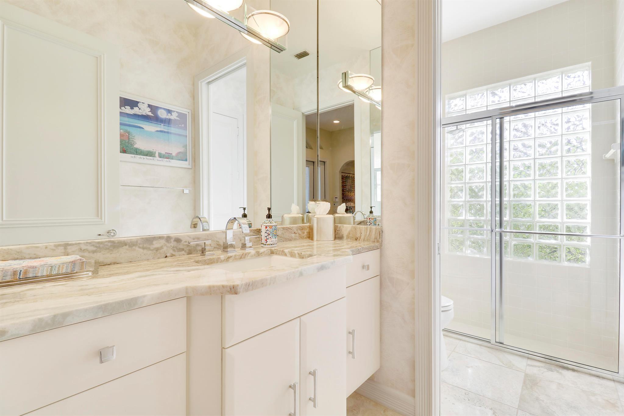 8733 SE Compass Island Way