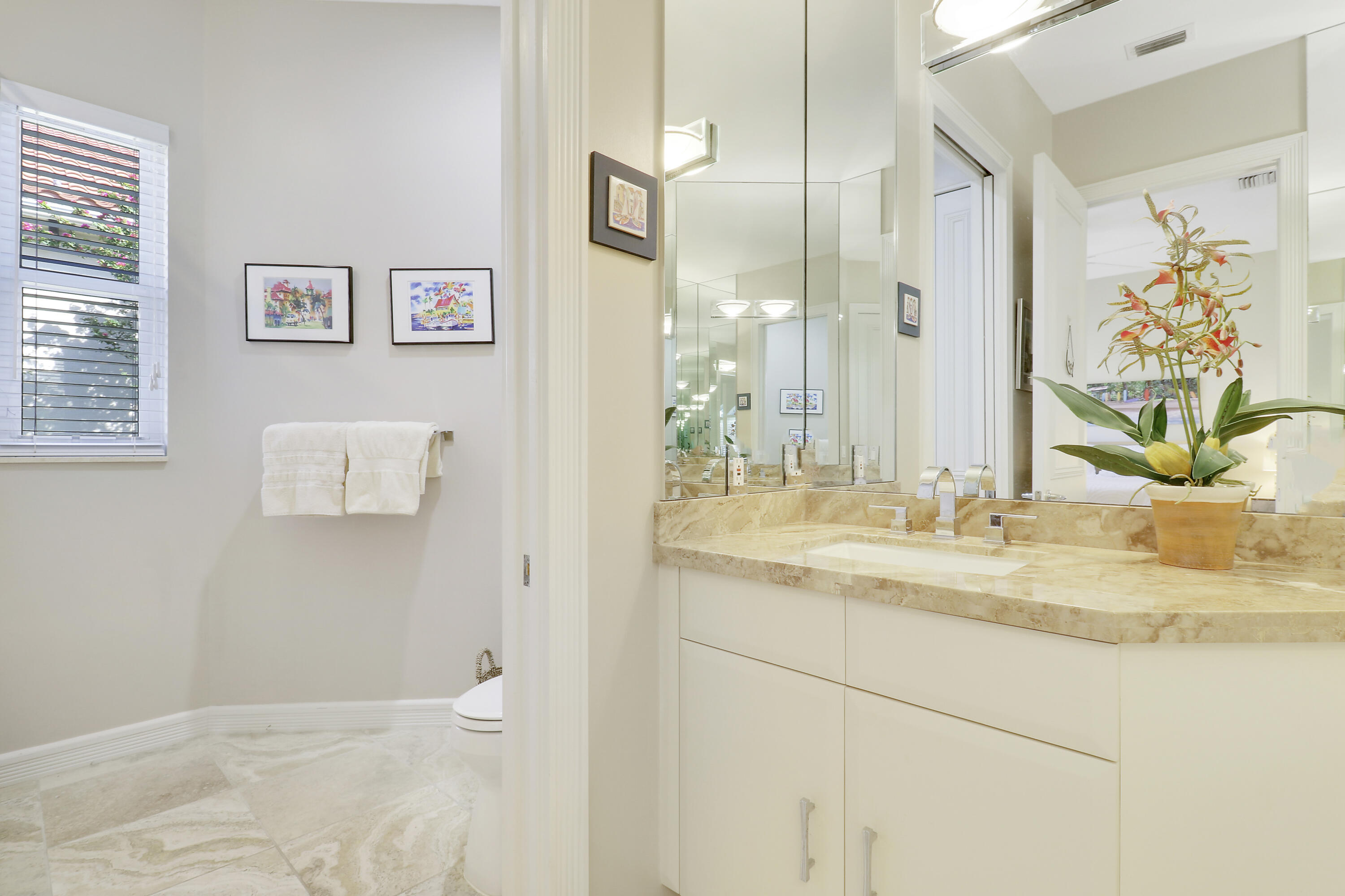 8733 SE Compass Island Way