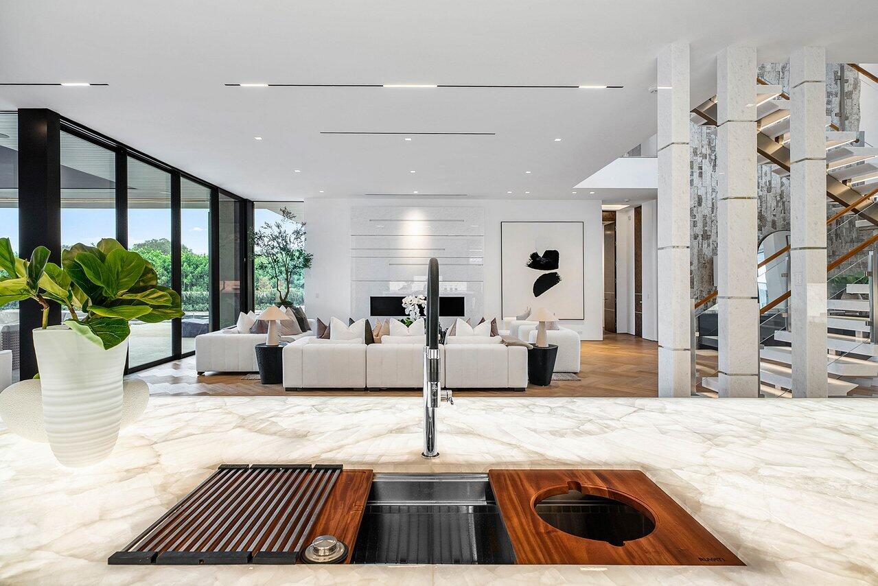 126 Spinnaker Lane Lane