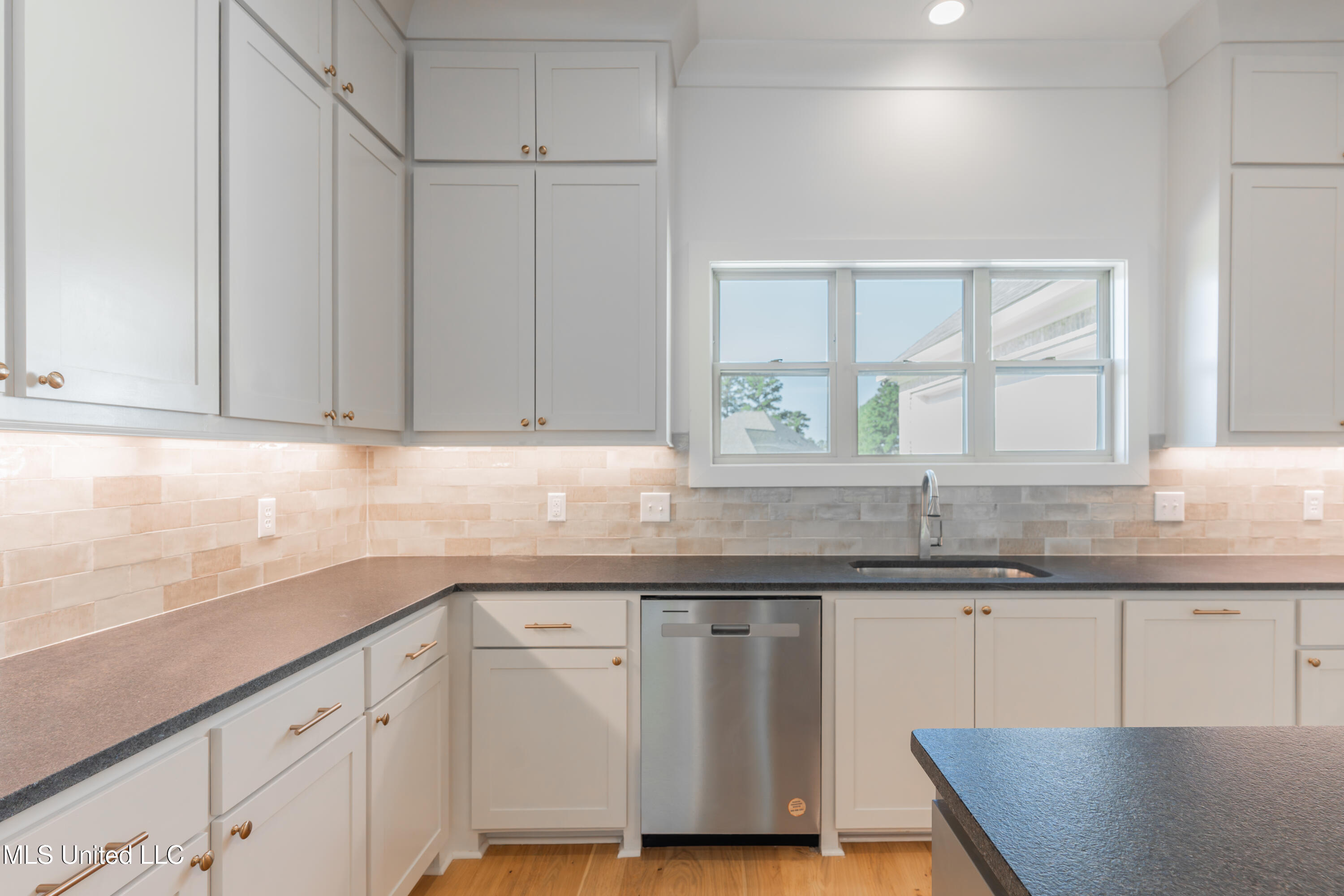 128 Catherine Boulevard