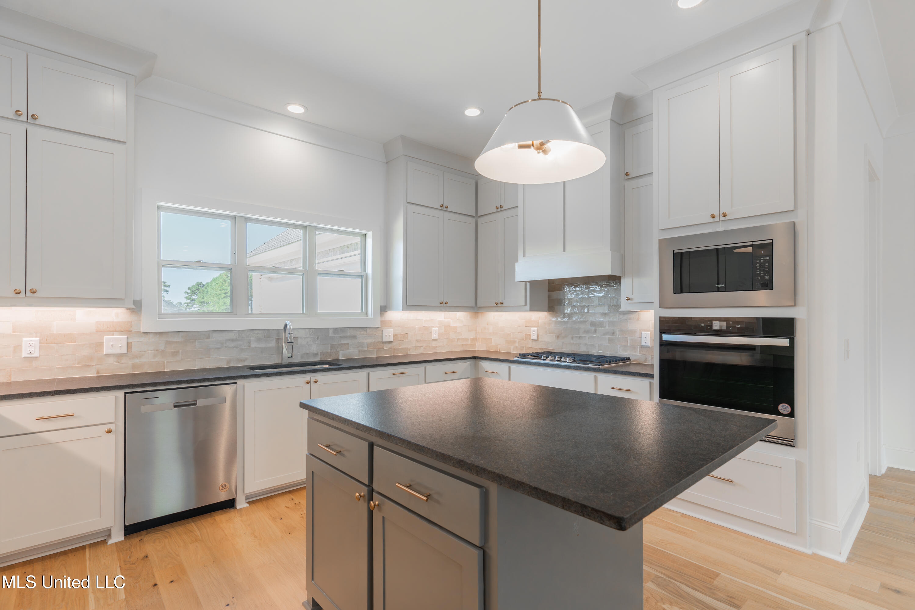 128 Catherine Boulevard