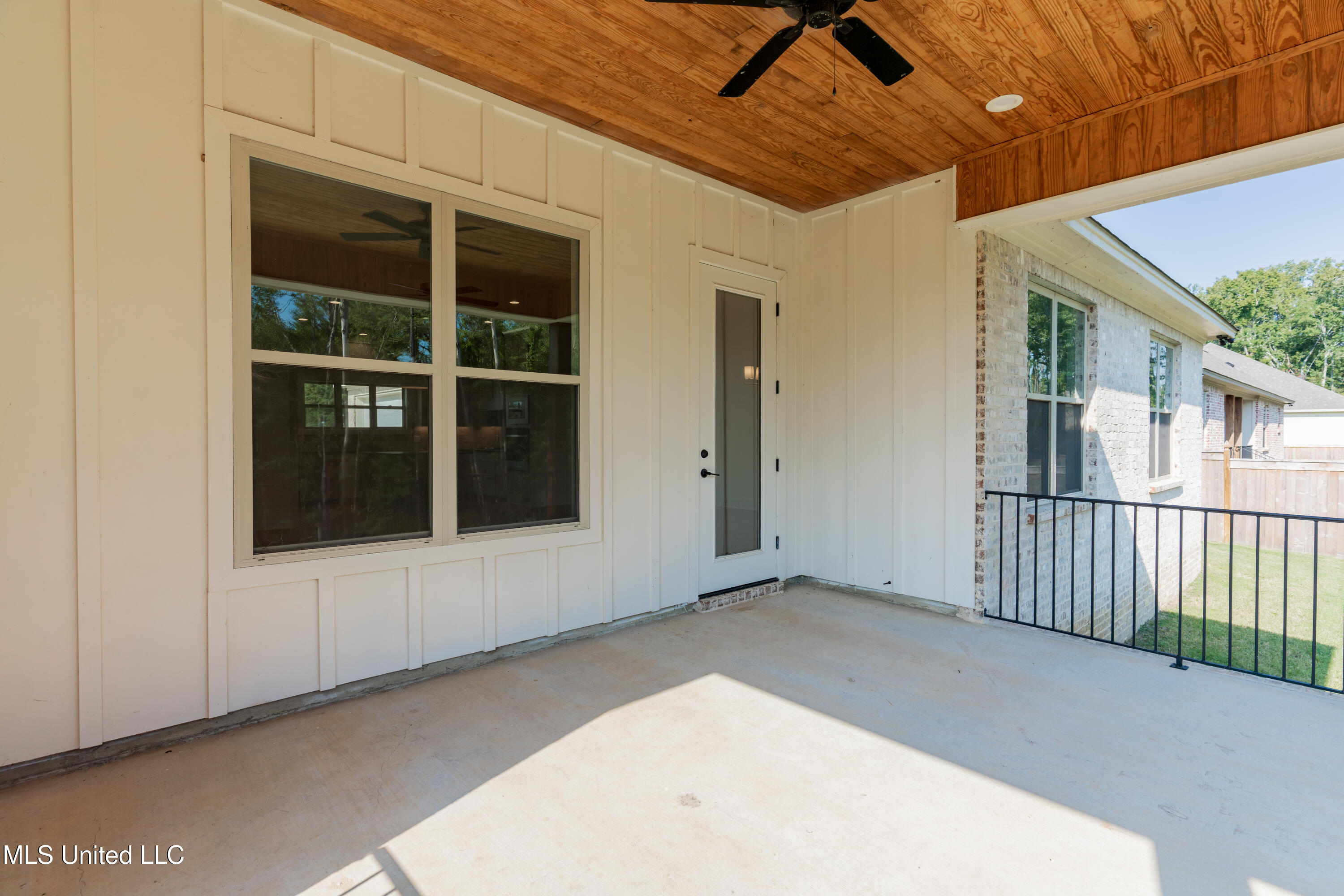 128 Catherine Boulevard
