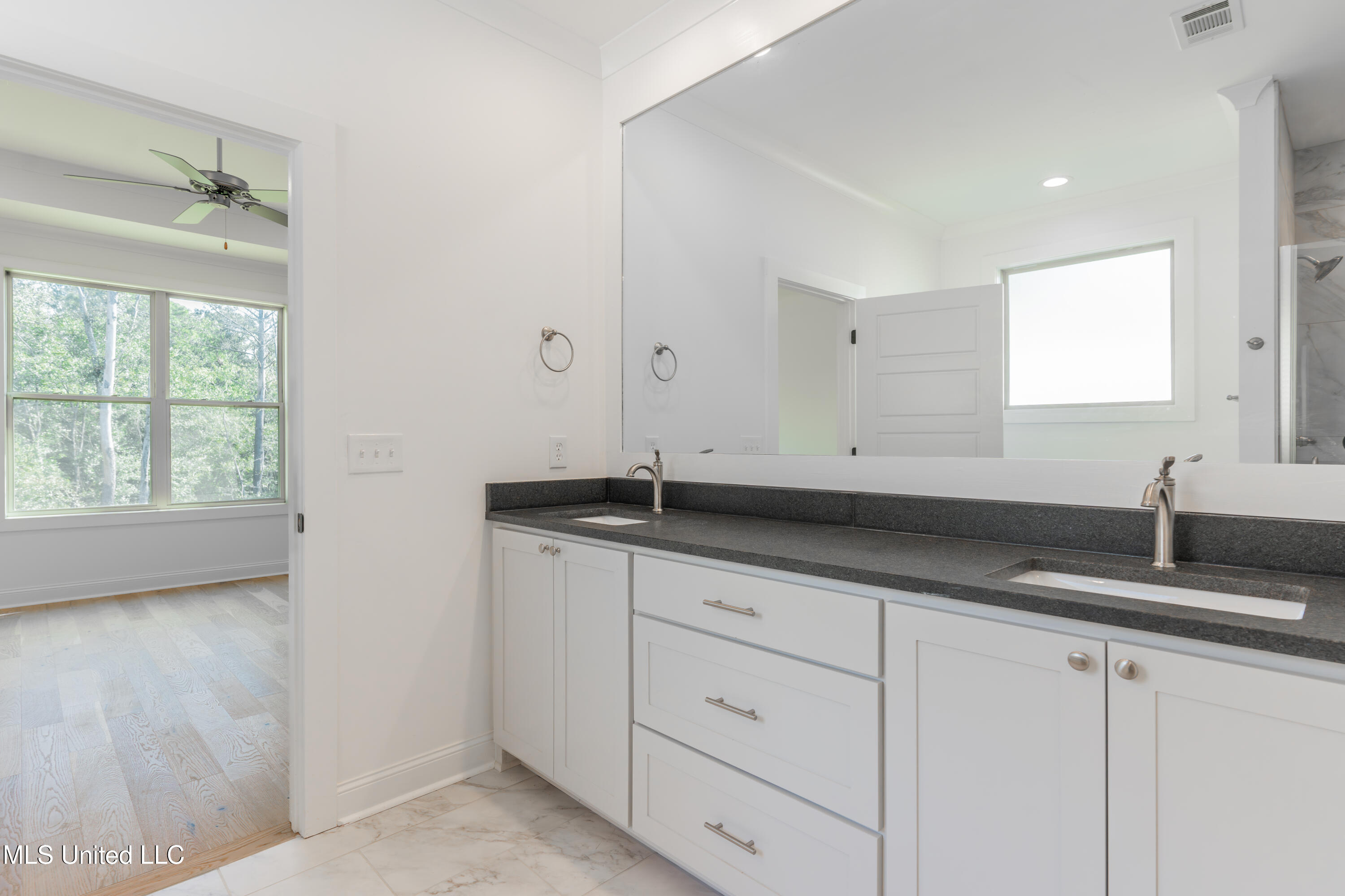 128 Catherine Boulevard