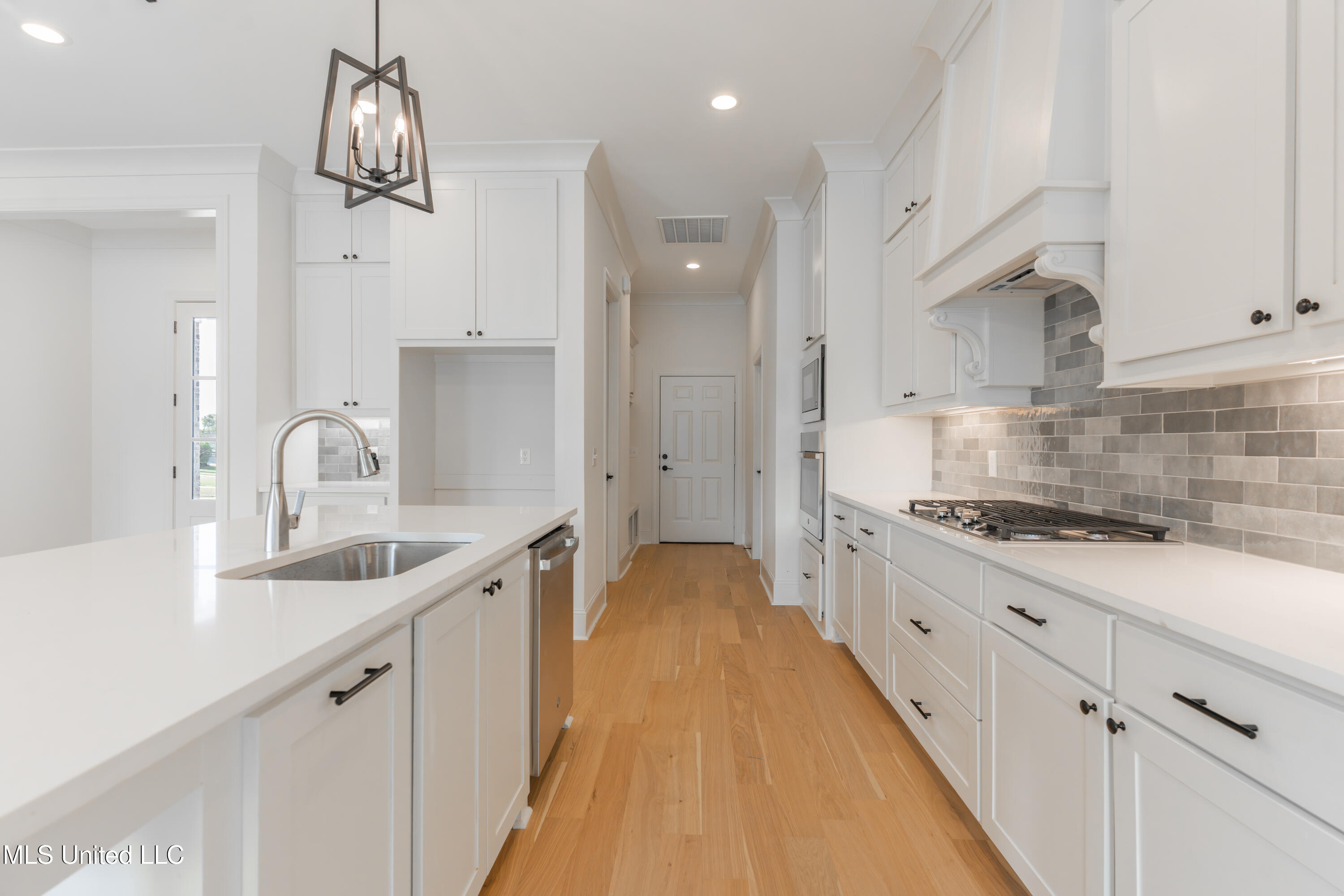 112 Catherine Boulevard
