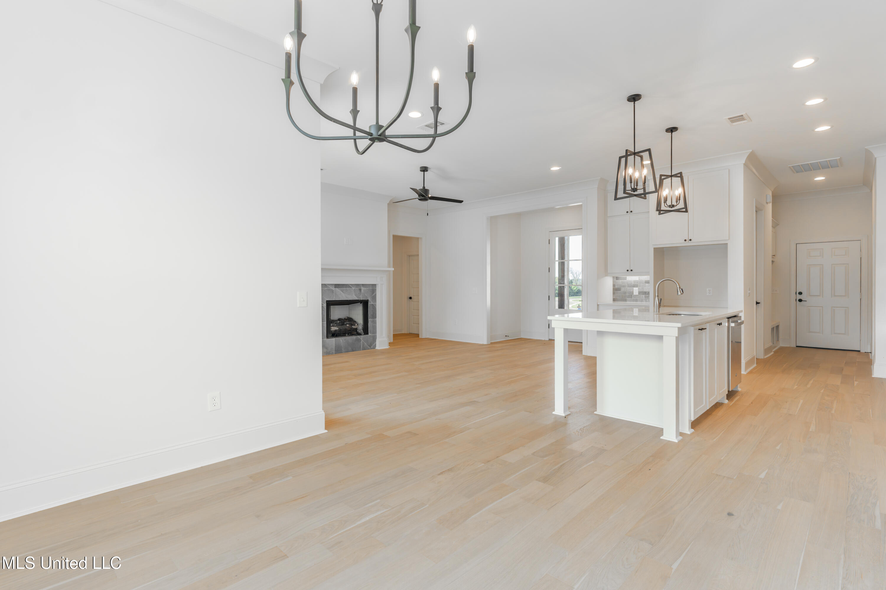 112 Catherine Boulevard