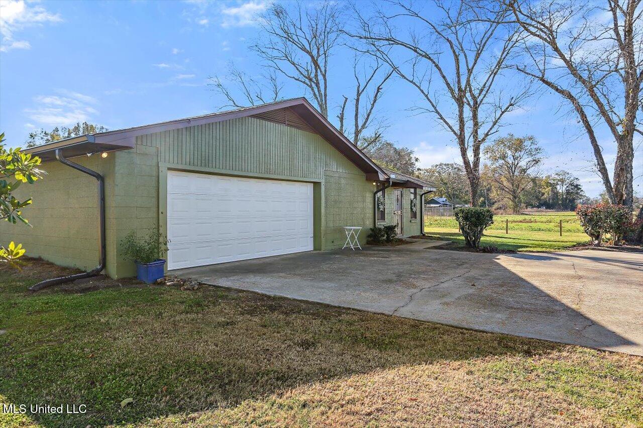 9081 Smith Station Road