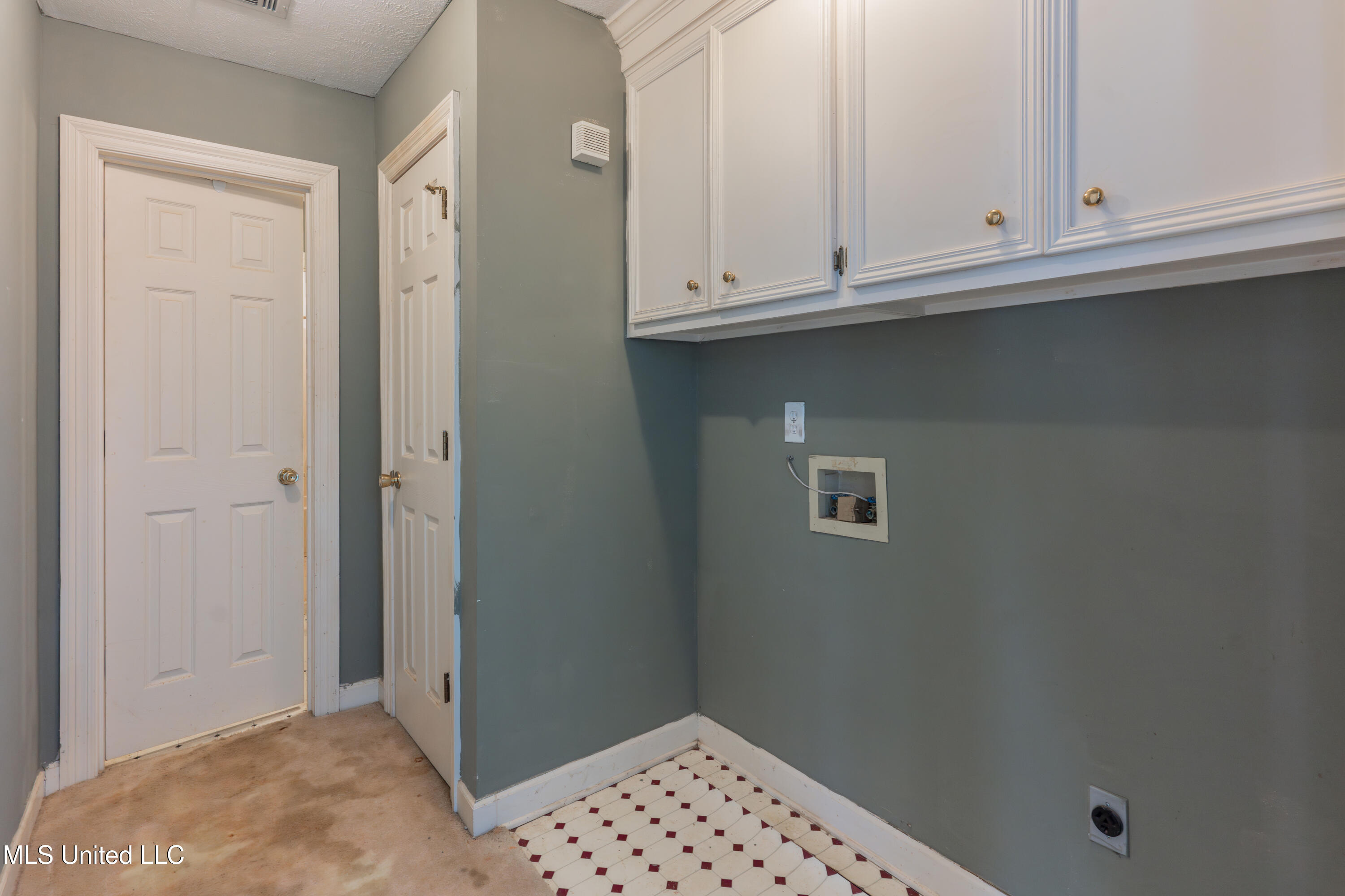 100 Green Oak Cove