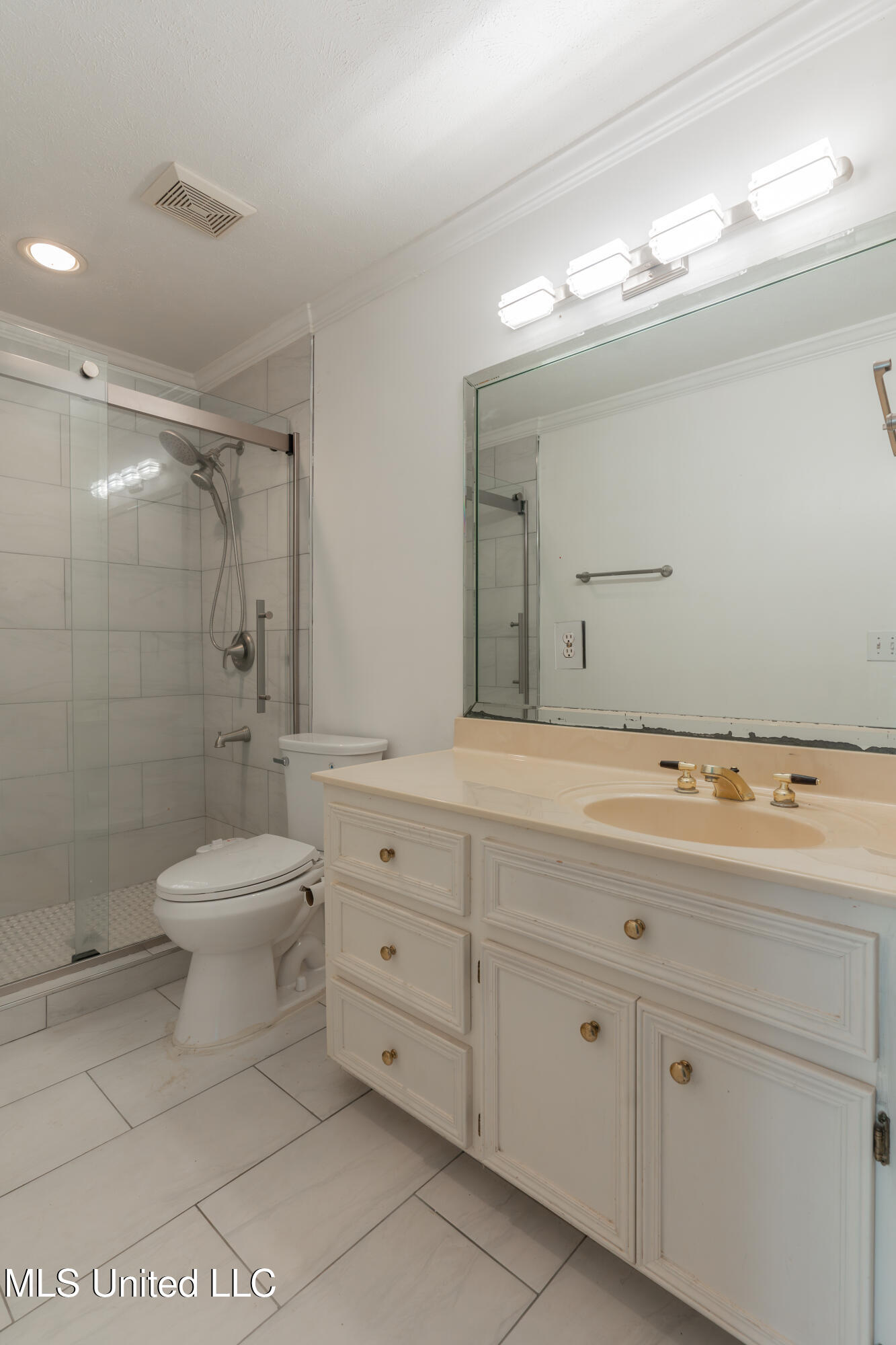 100 Green Oak Cove