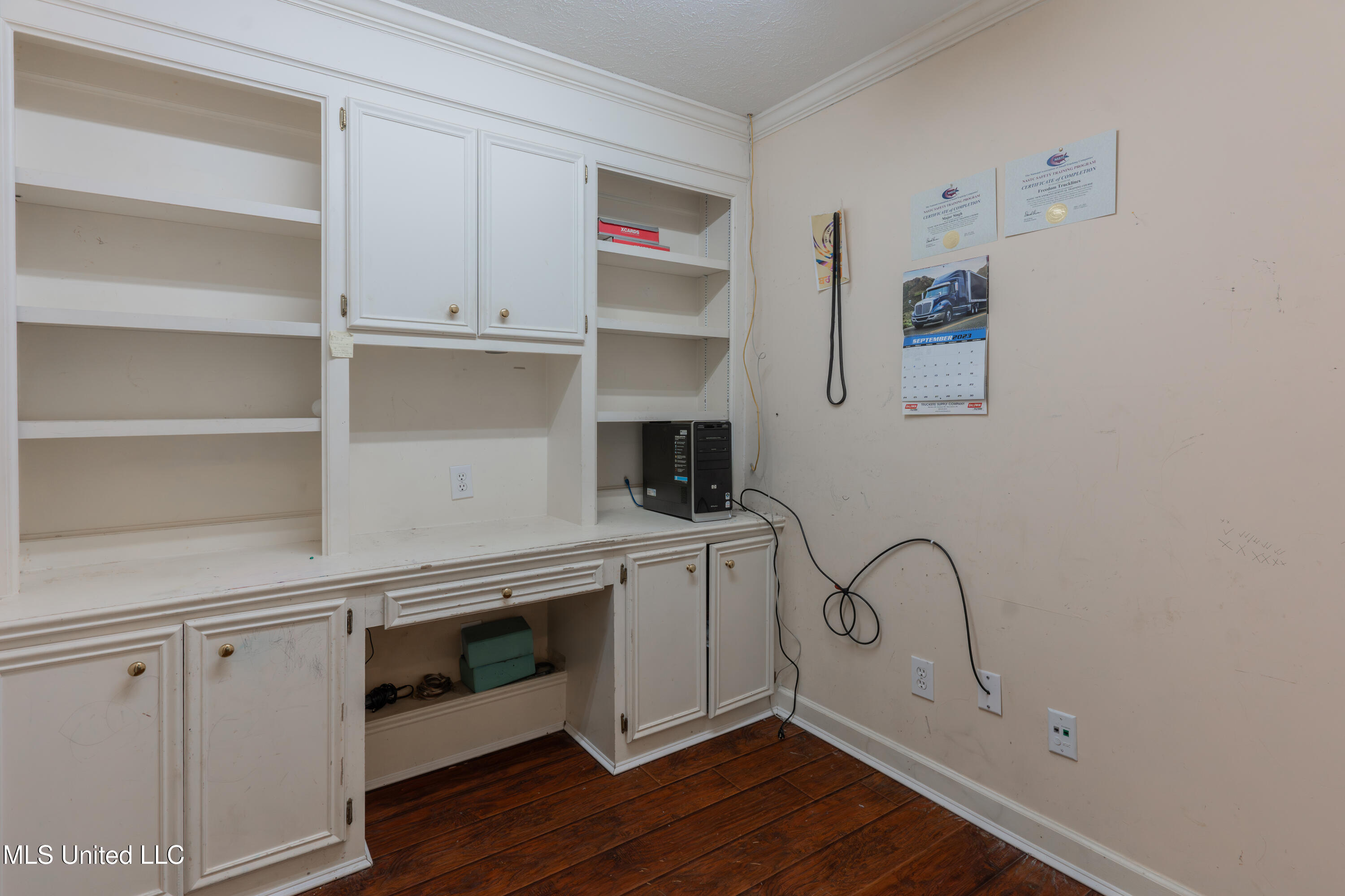 100 Green Oak Cove