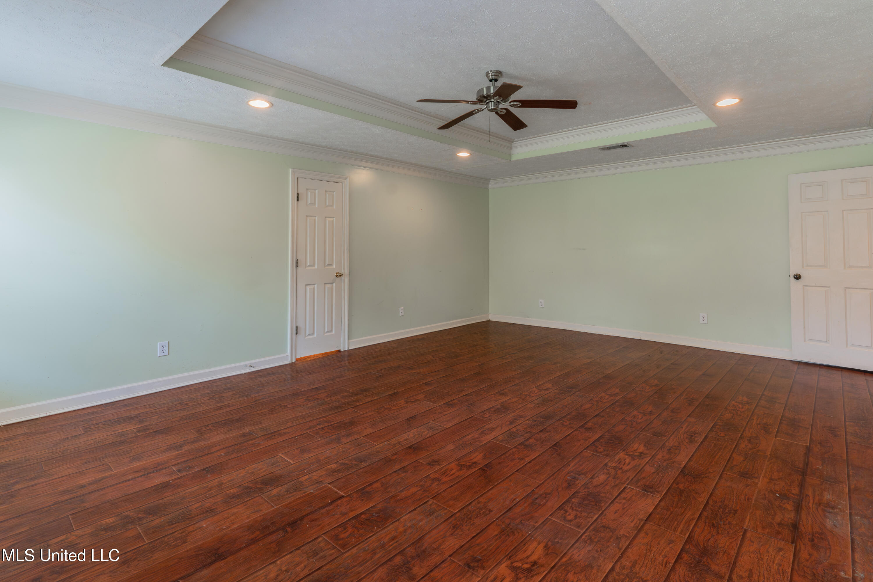 100 Green Oak Cove