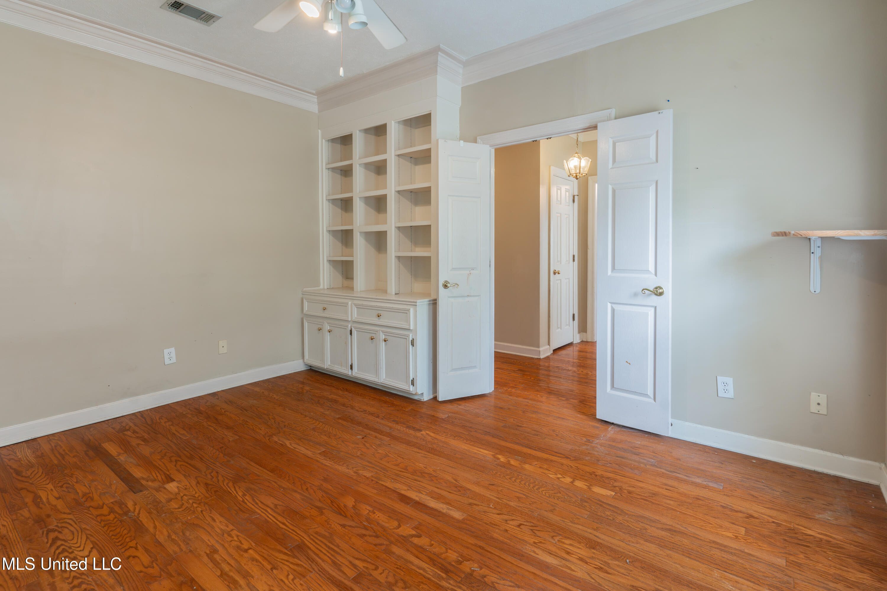 100 Green Oak Cove