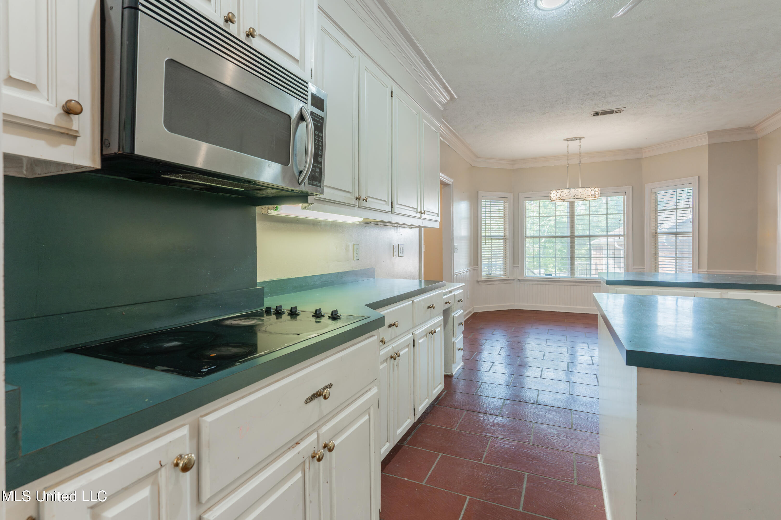 100 Green Oak Cove