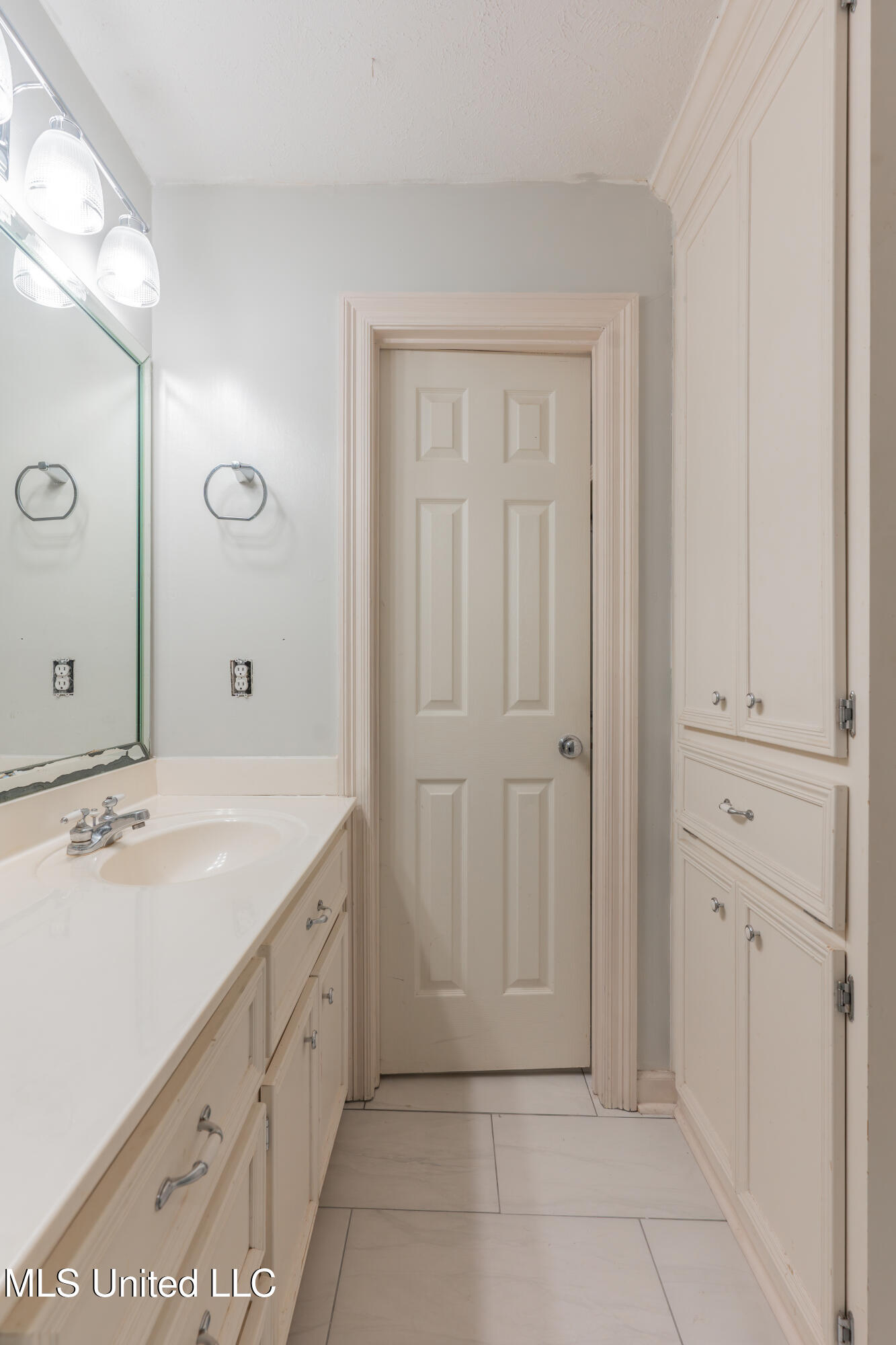 100 Green Oak Cove