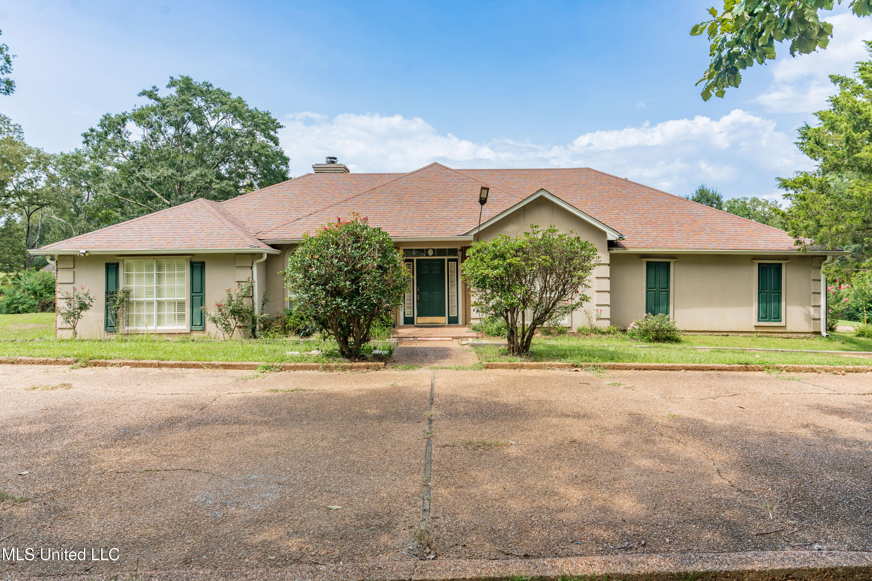 100 Green Oak Cove