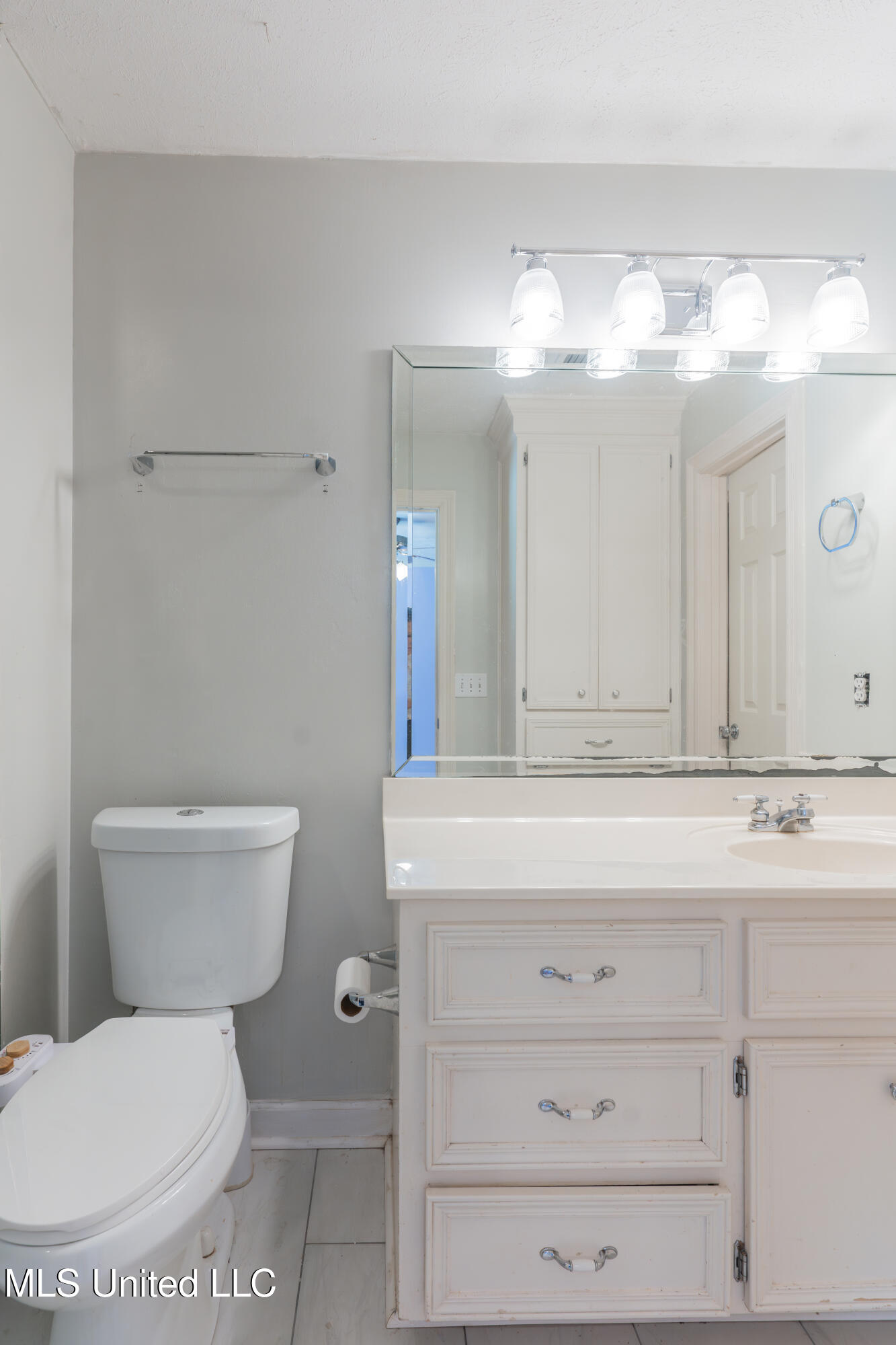 100 Green Oak Cove