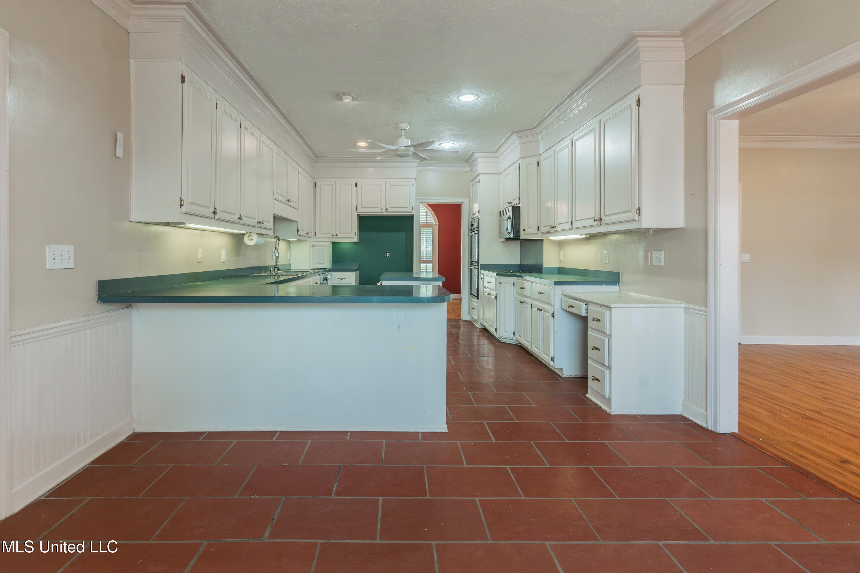 100 Green Oak Cove