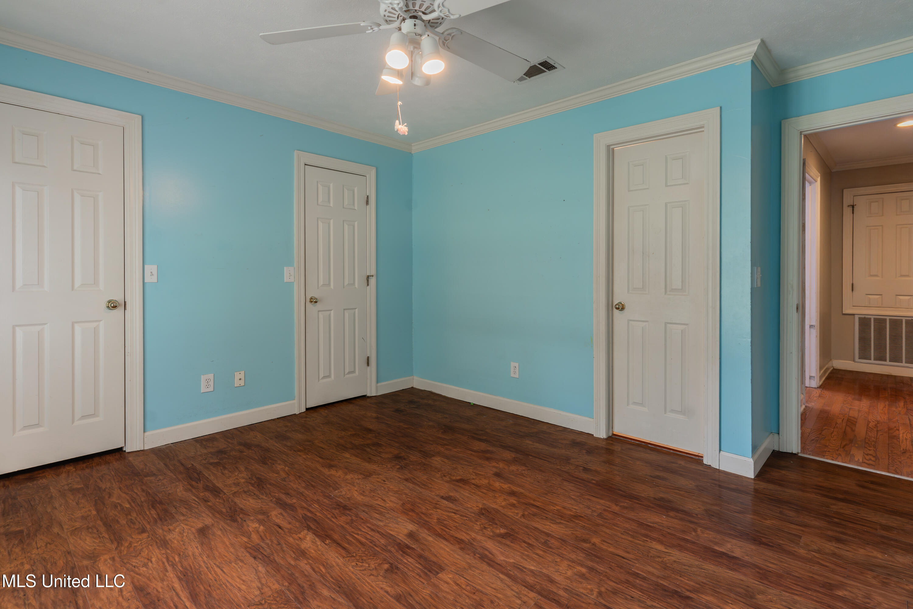 100 Green Oak Cove
