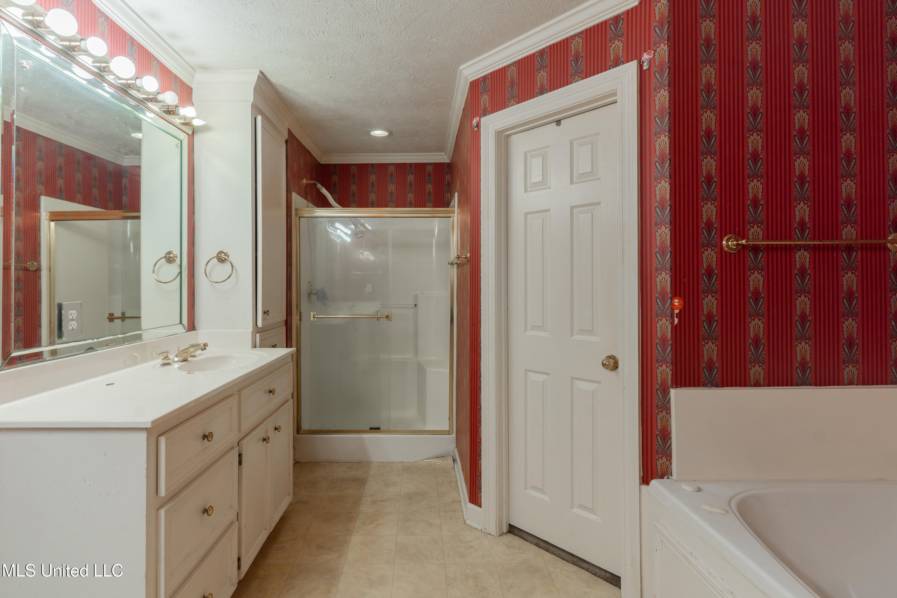 100 Green Oak Cove