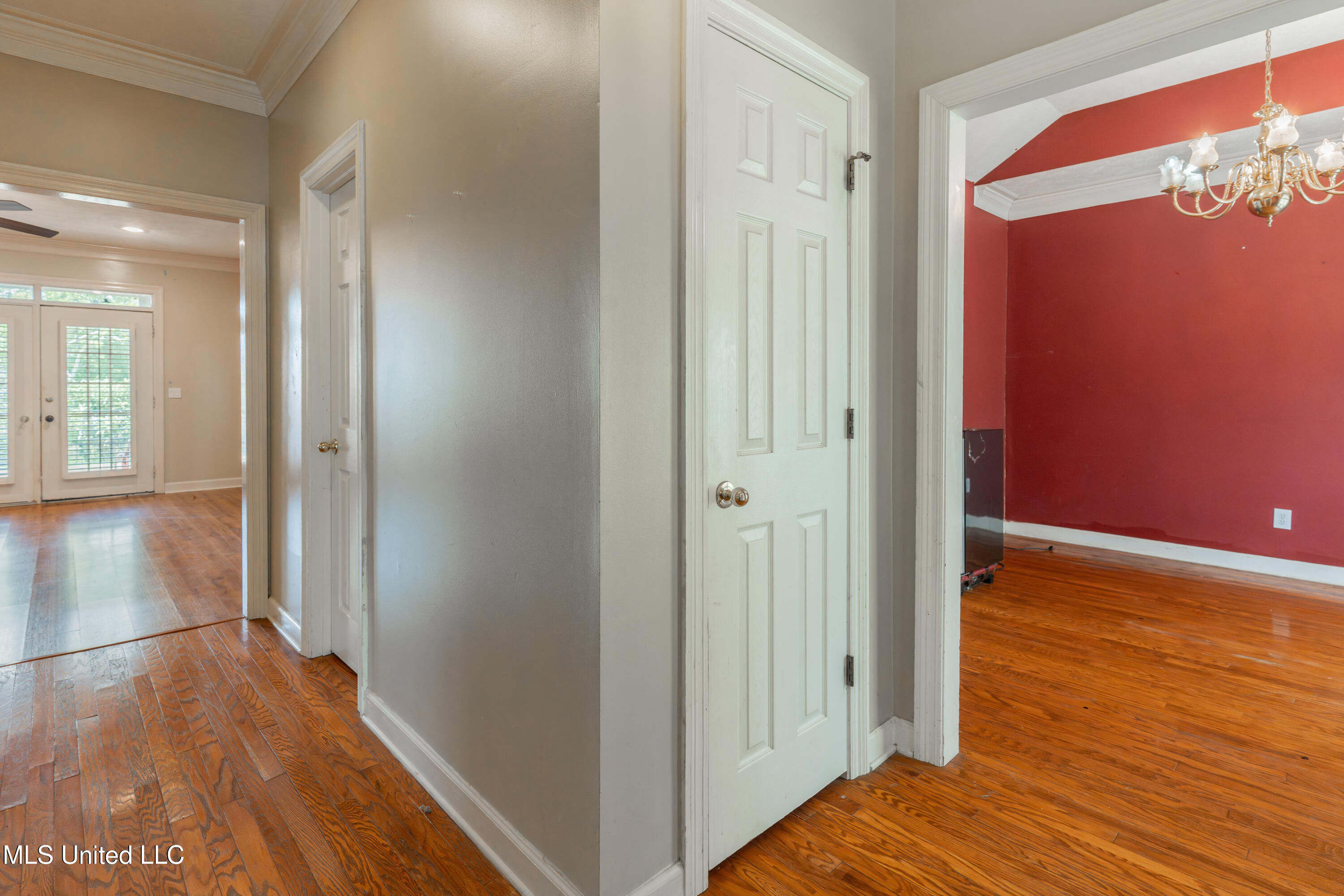 100 Green Oak Cove