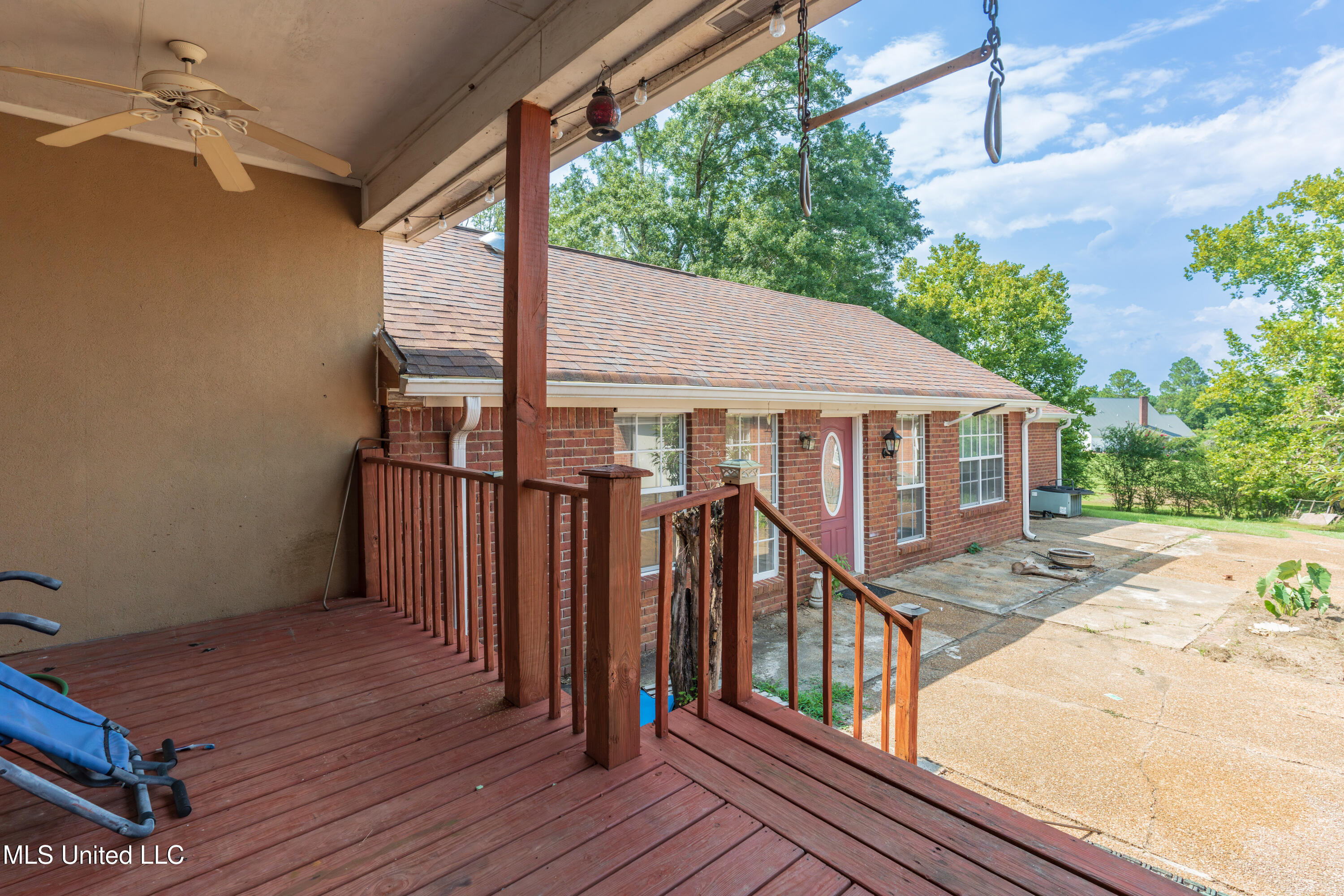 100 Green Oak Cove