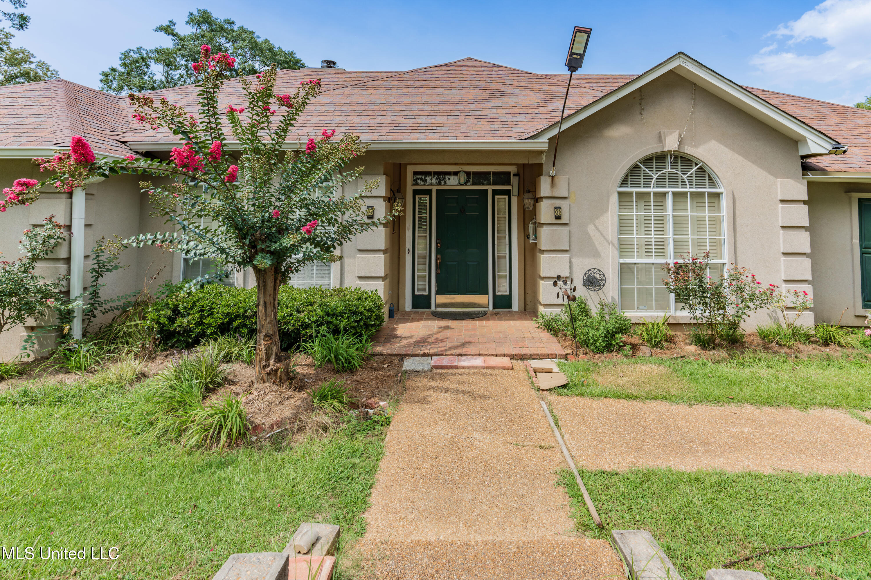 100 Green Oak Cove