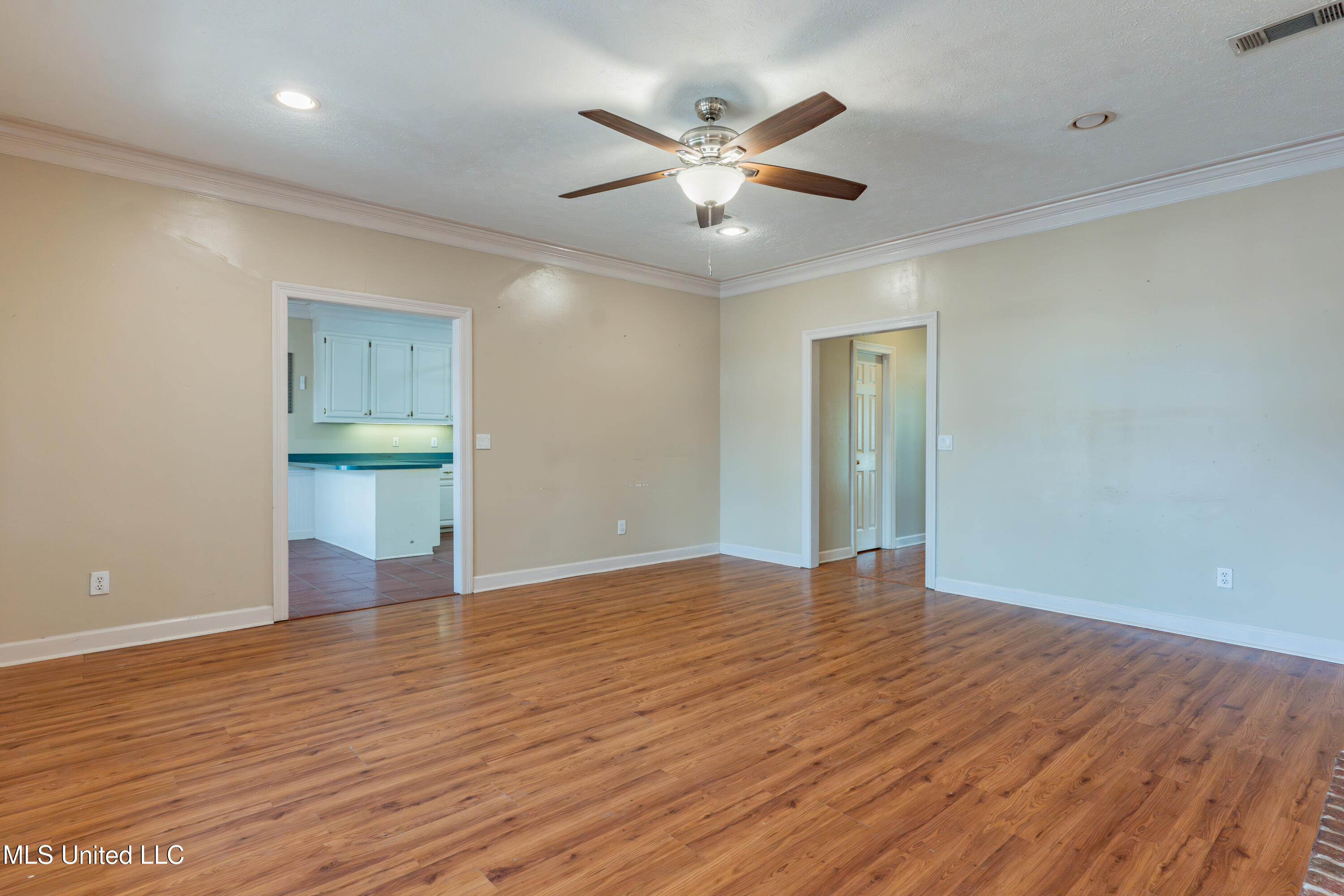 100 Green Oak Cove