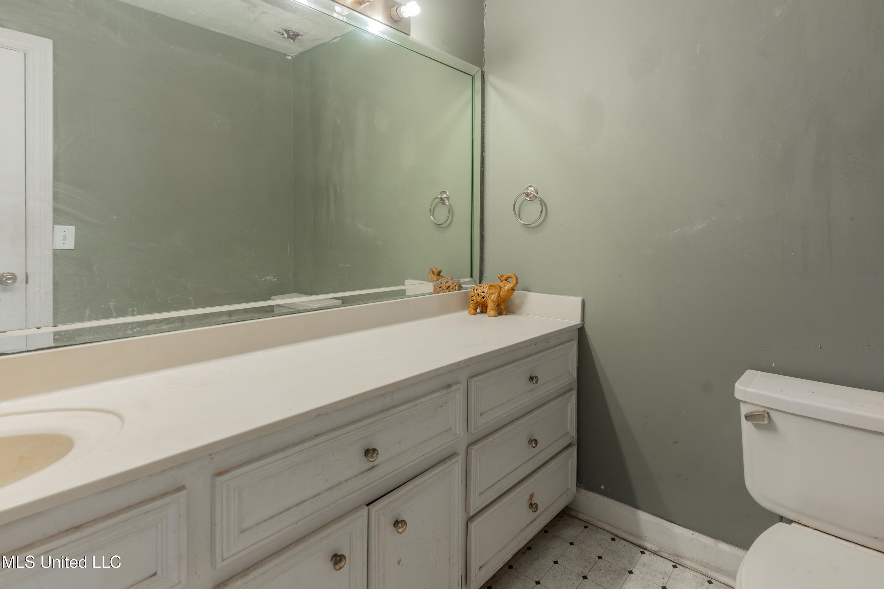 100 Green Oak Cove