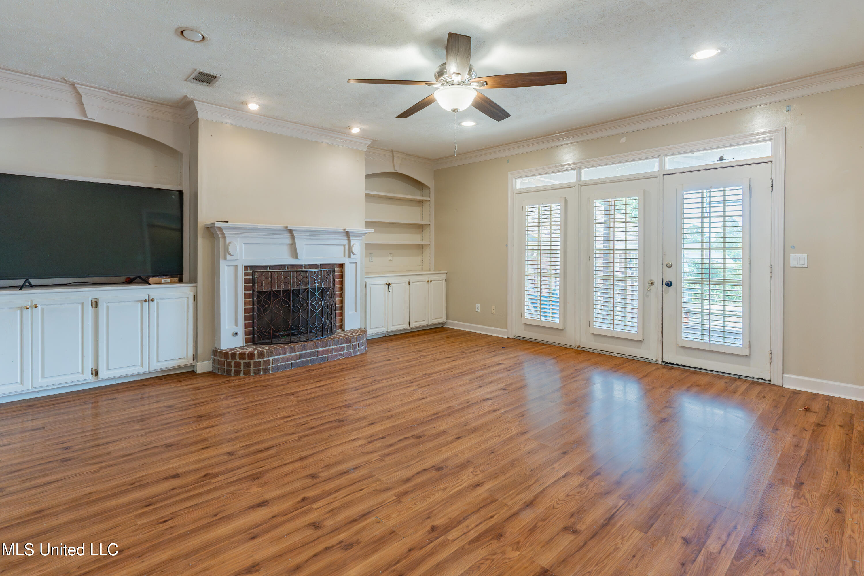 100 Green Oak Cove