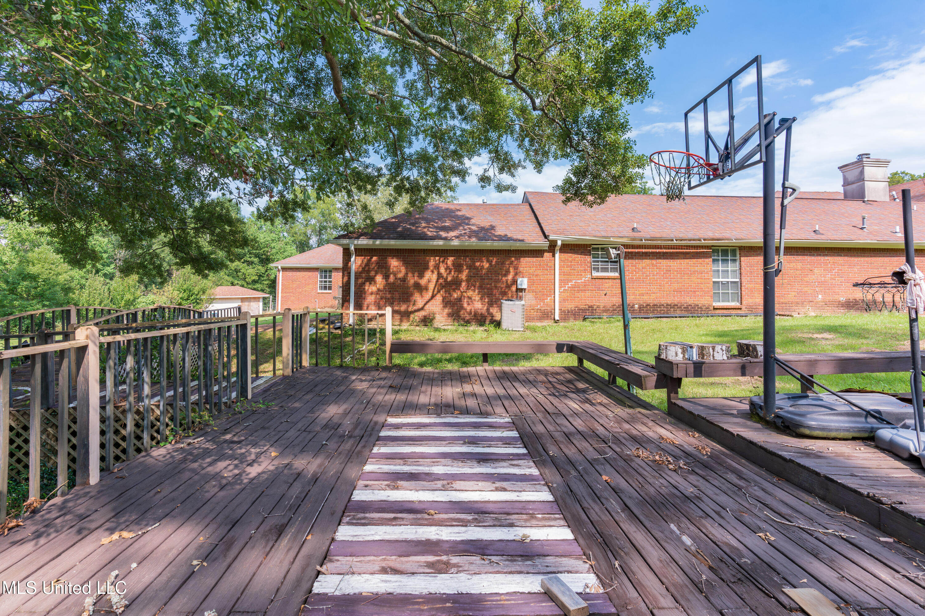 100 Green Oak Cove