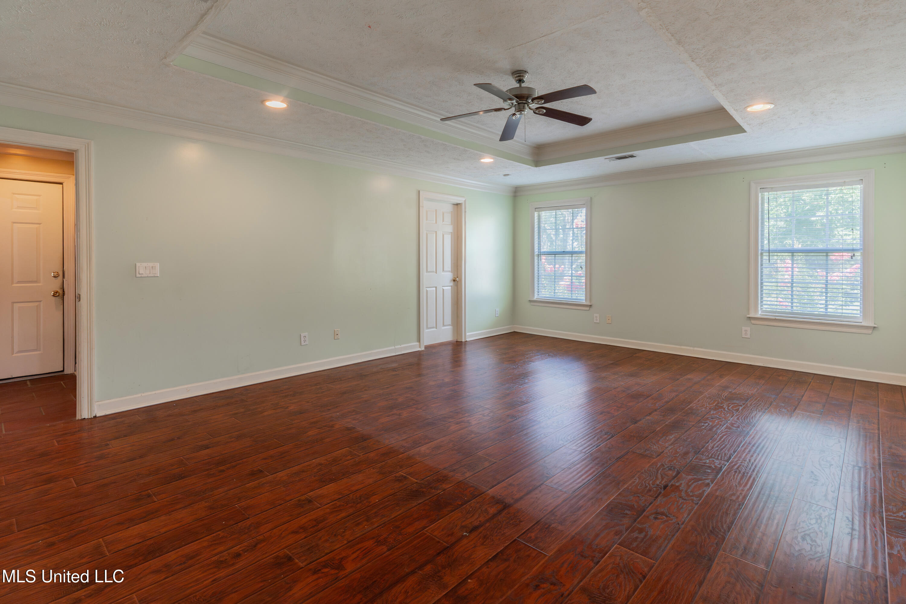 100 Green Oak Cove