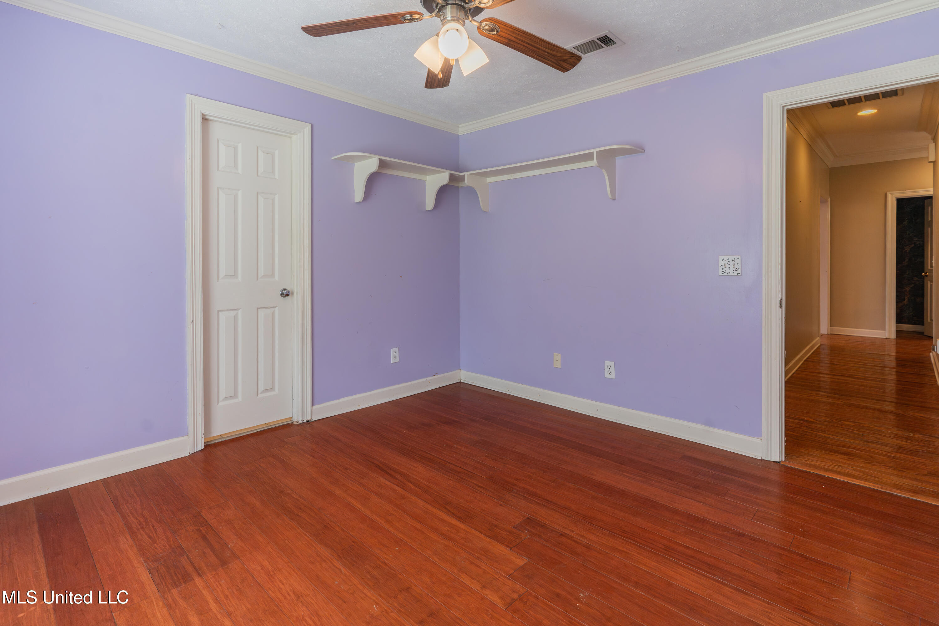 100 Green Oak Cove