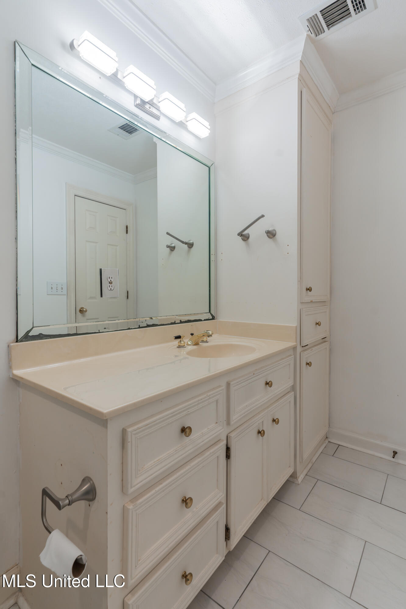 100 Green Oak Cove