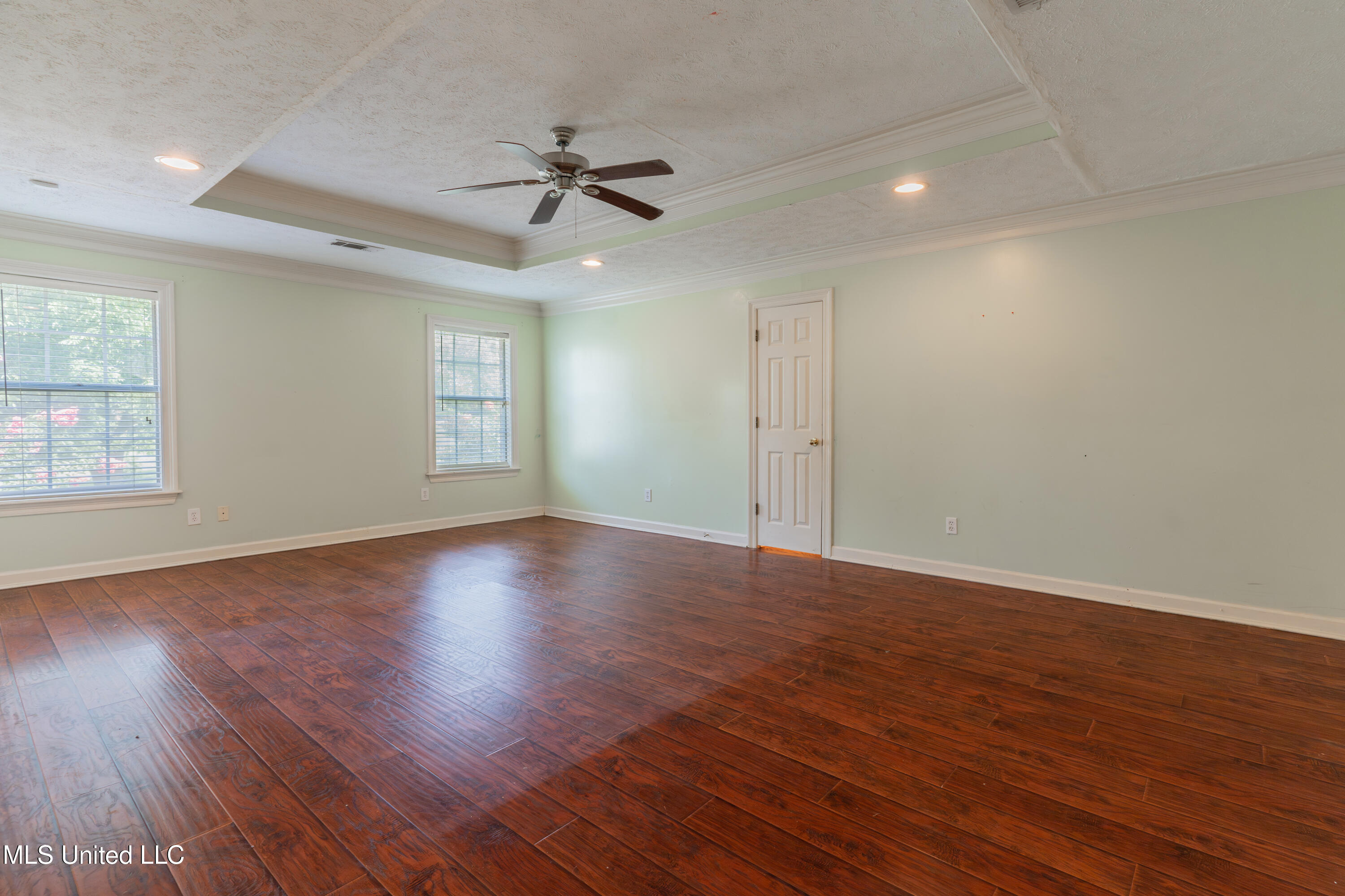 100 Green Oak Cove