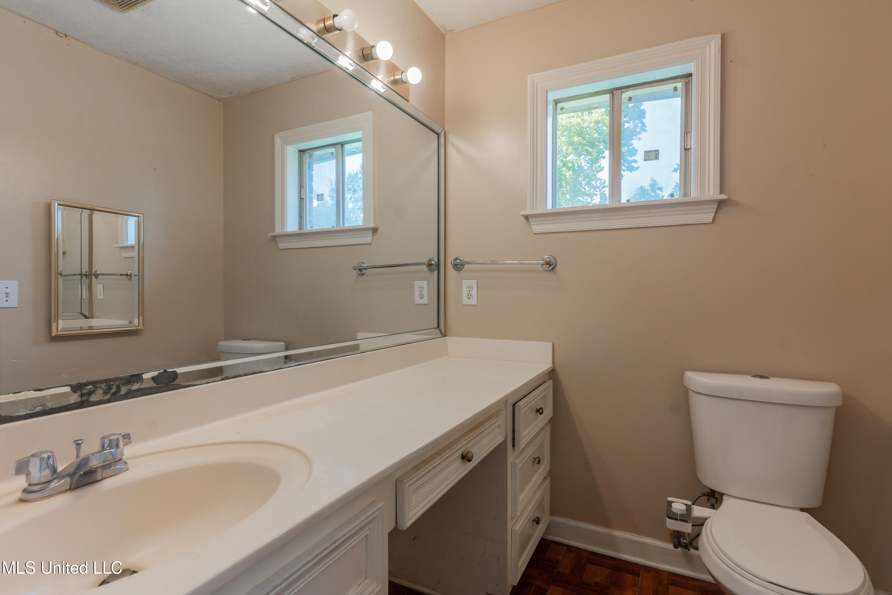 100 Green Oak Cove