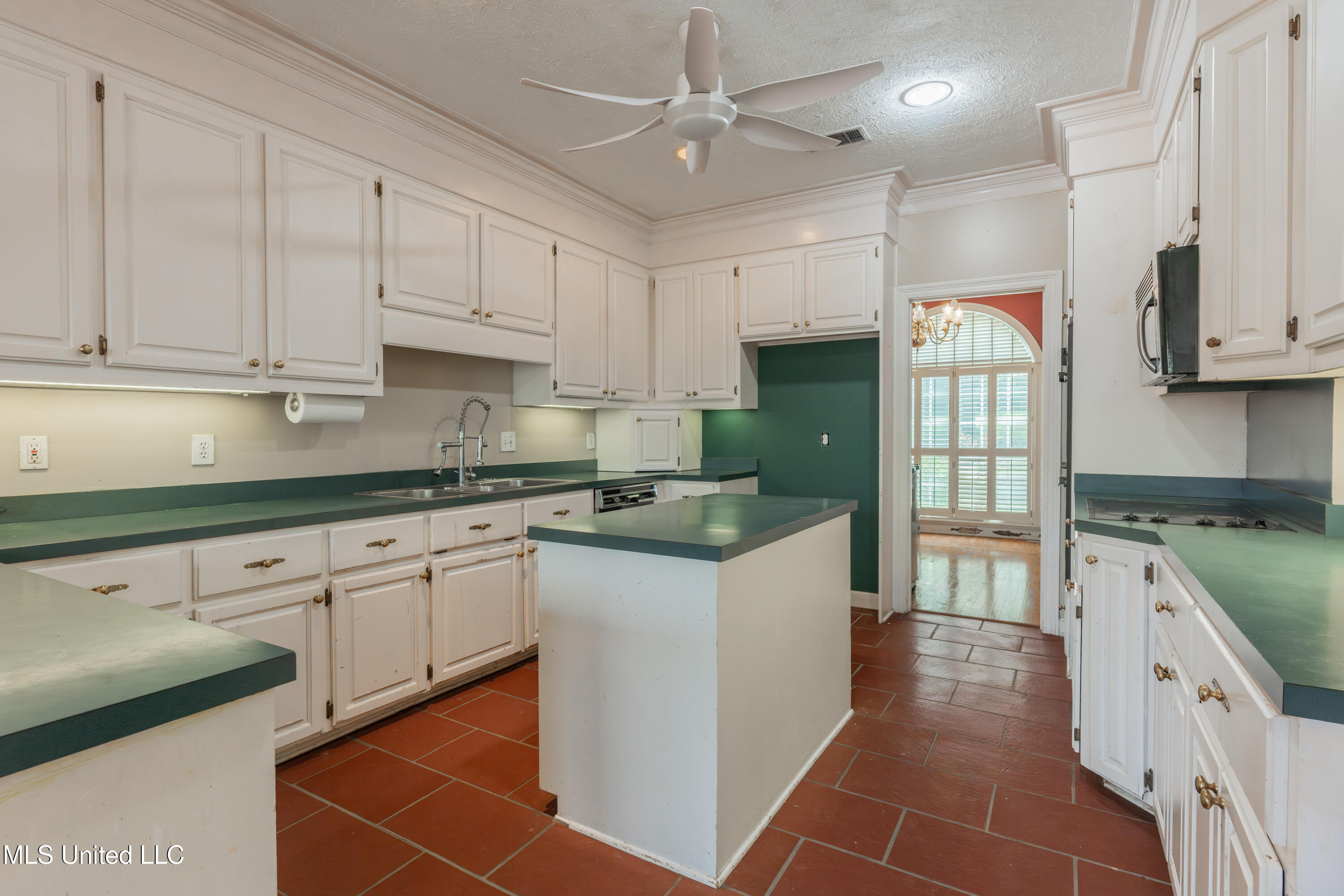100 Green Oak Cove