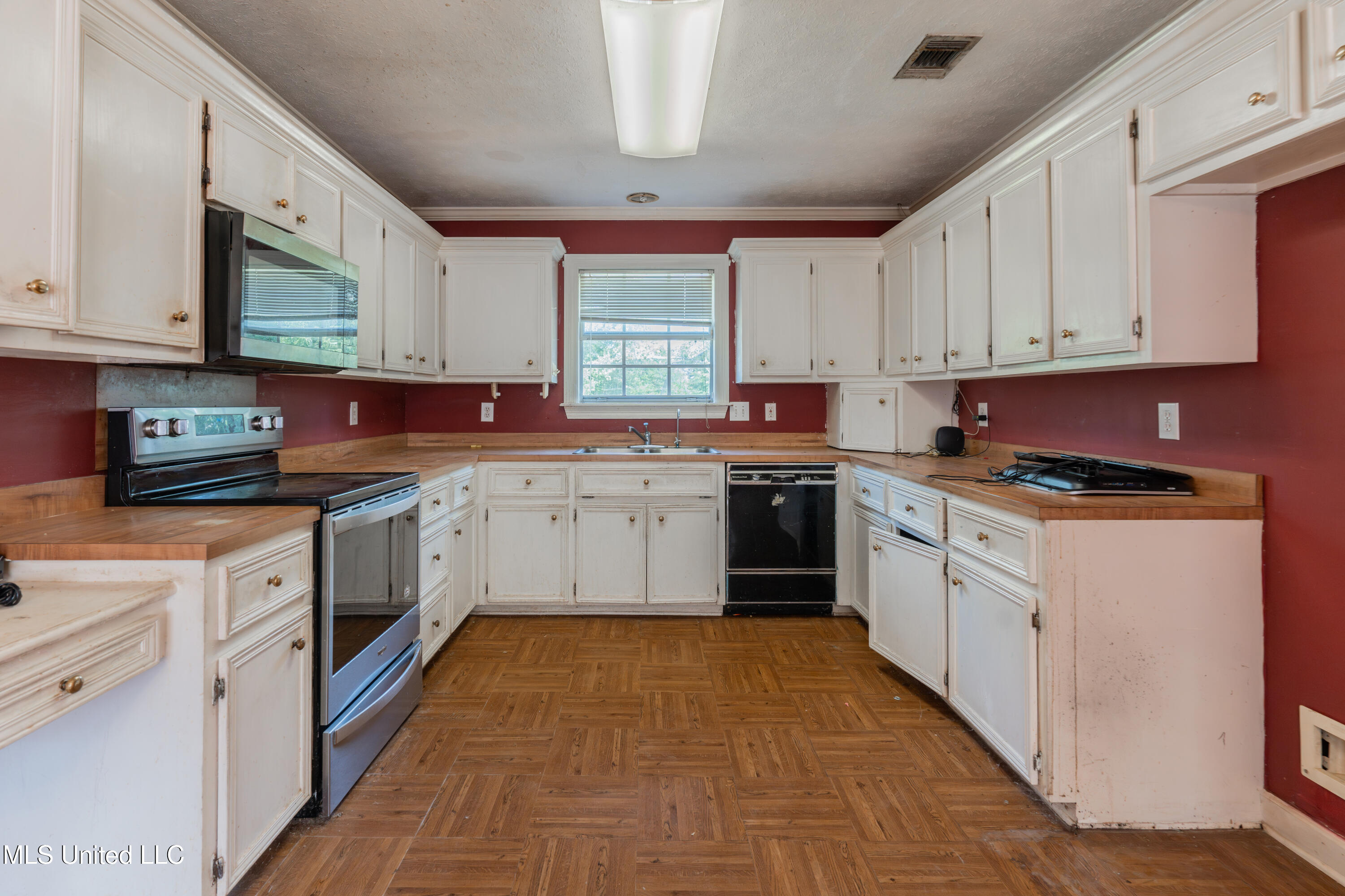 100 Green Oak Cove