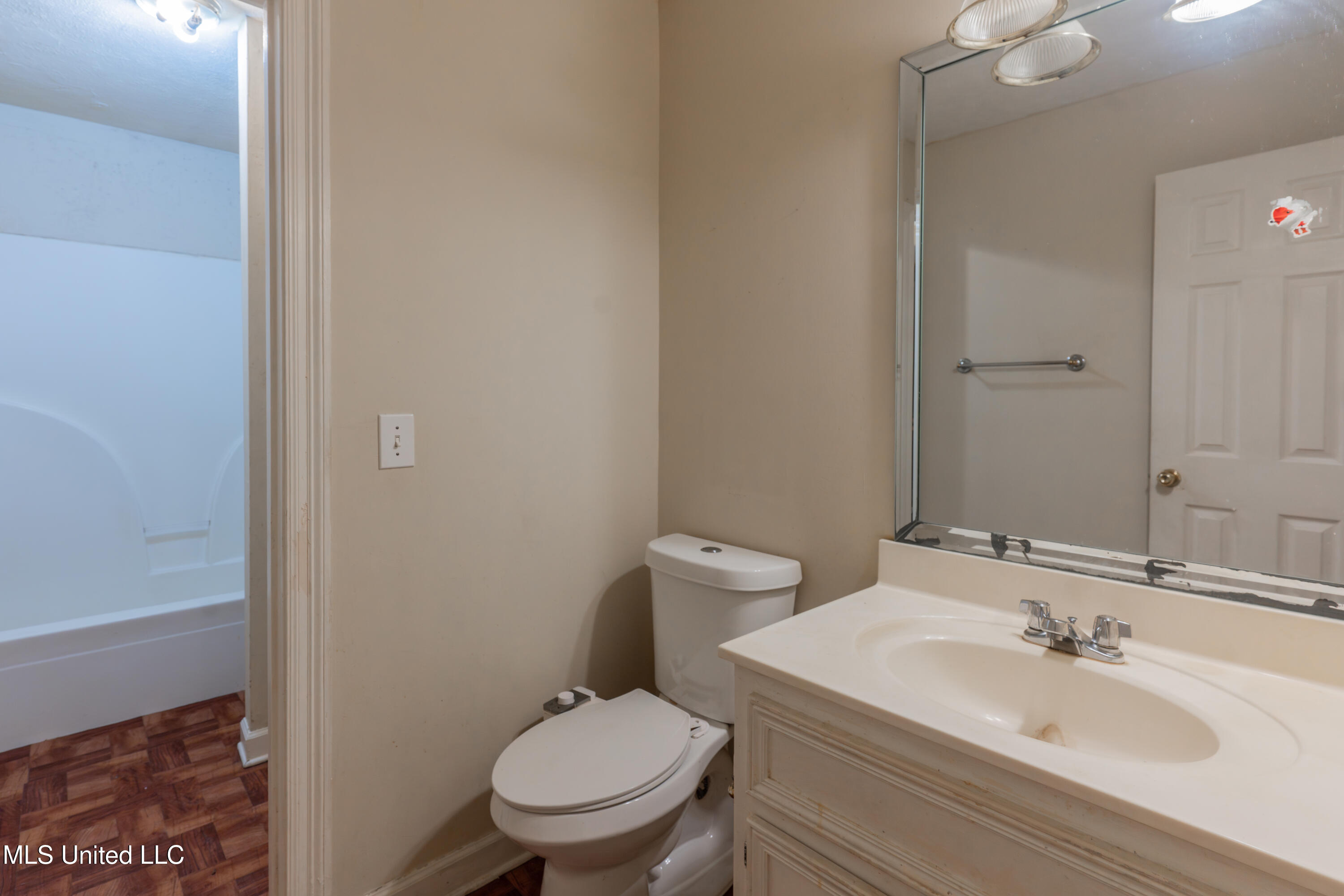 100 Green Oak Cove