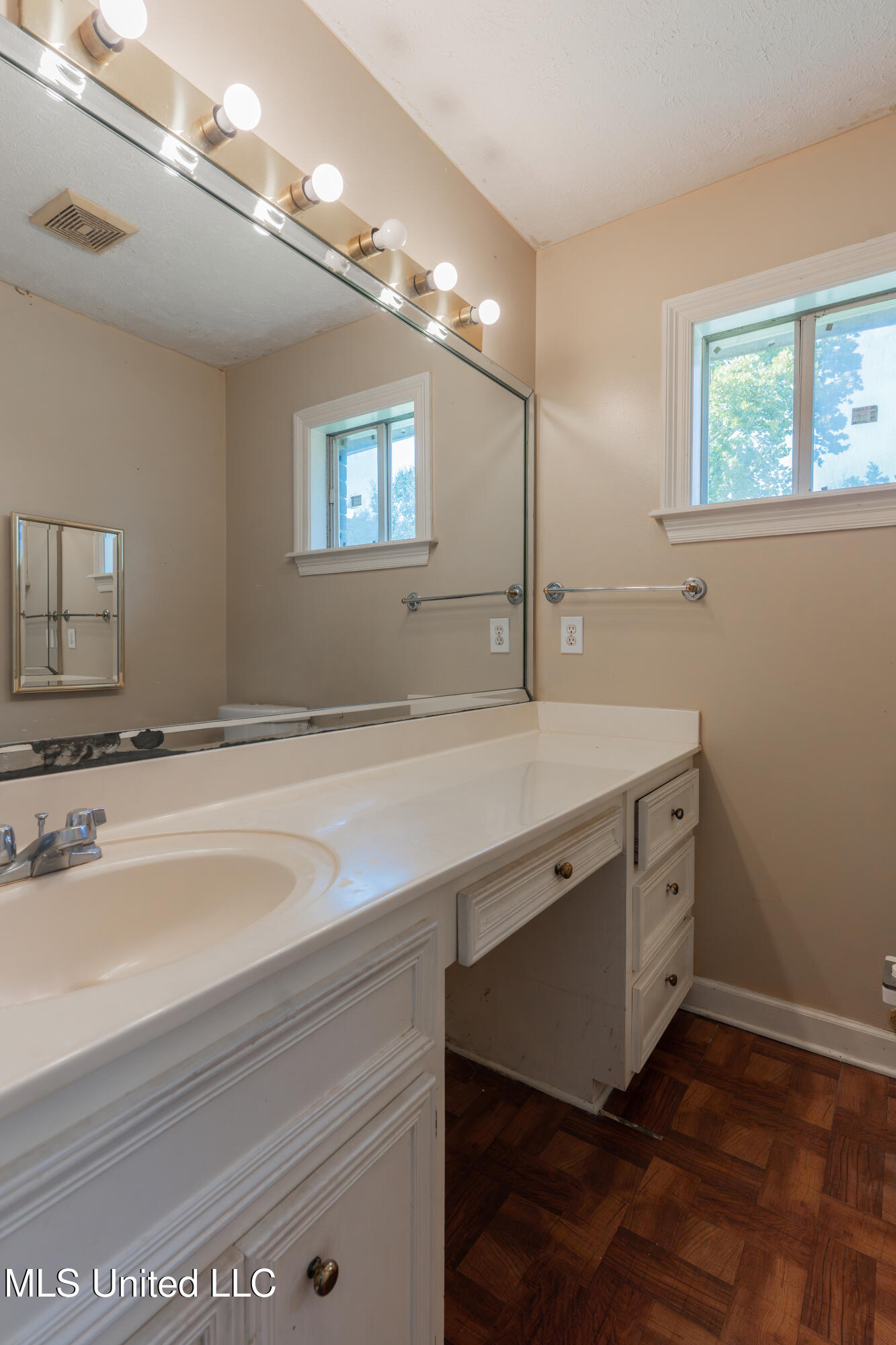 100 Green Oak Cove