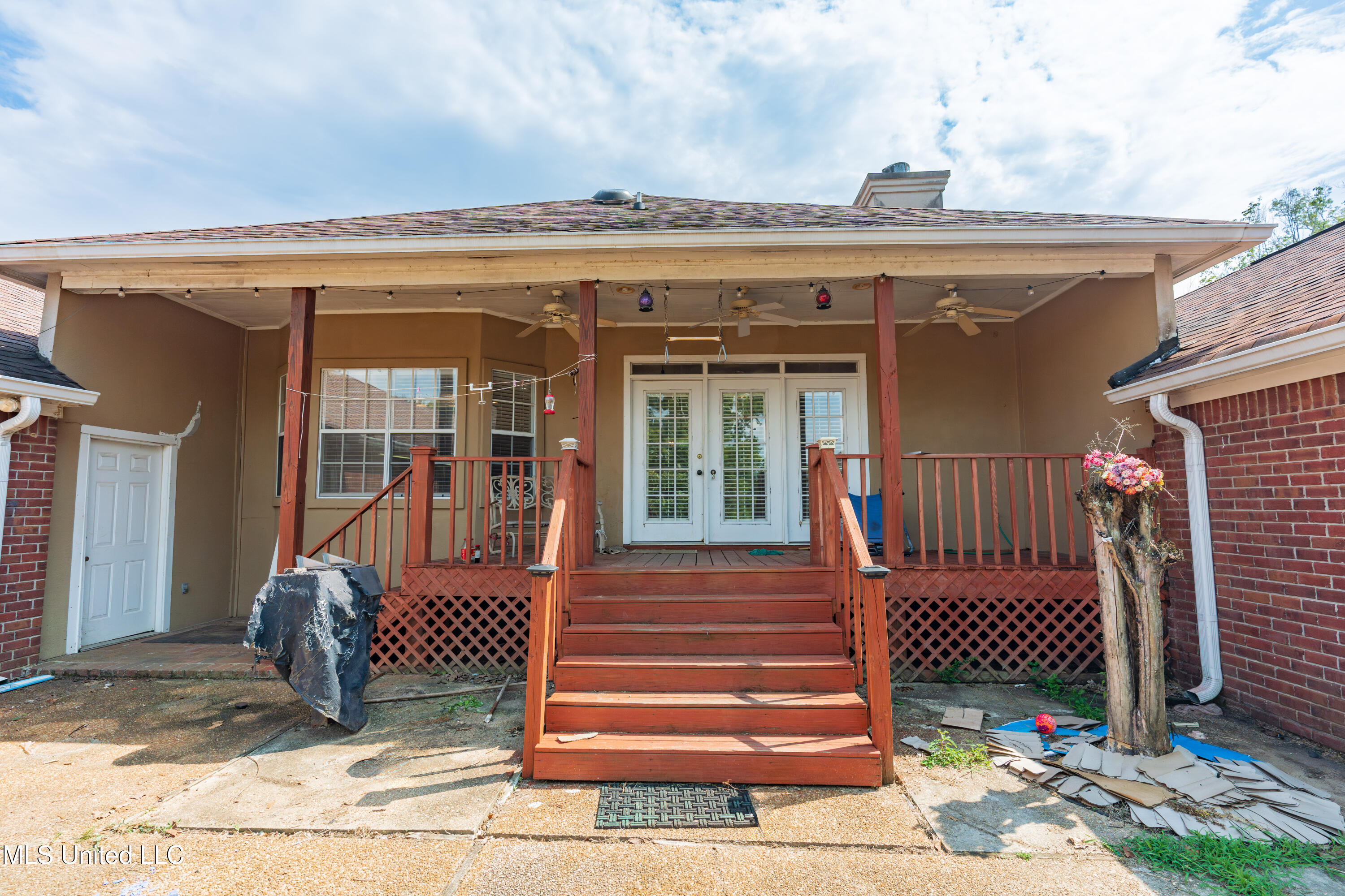 100 Green Oak Cove
