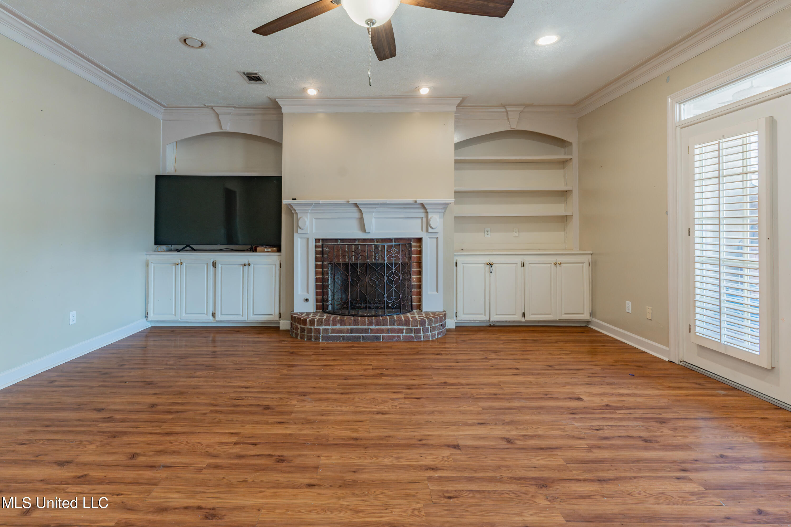 100 Green Oak Cove