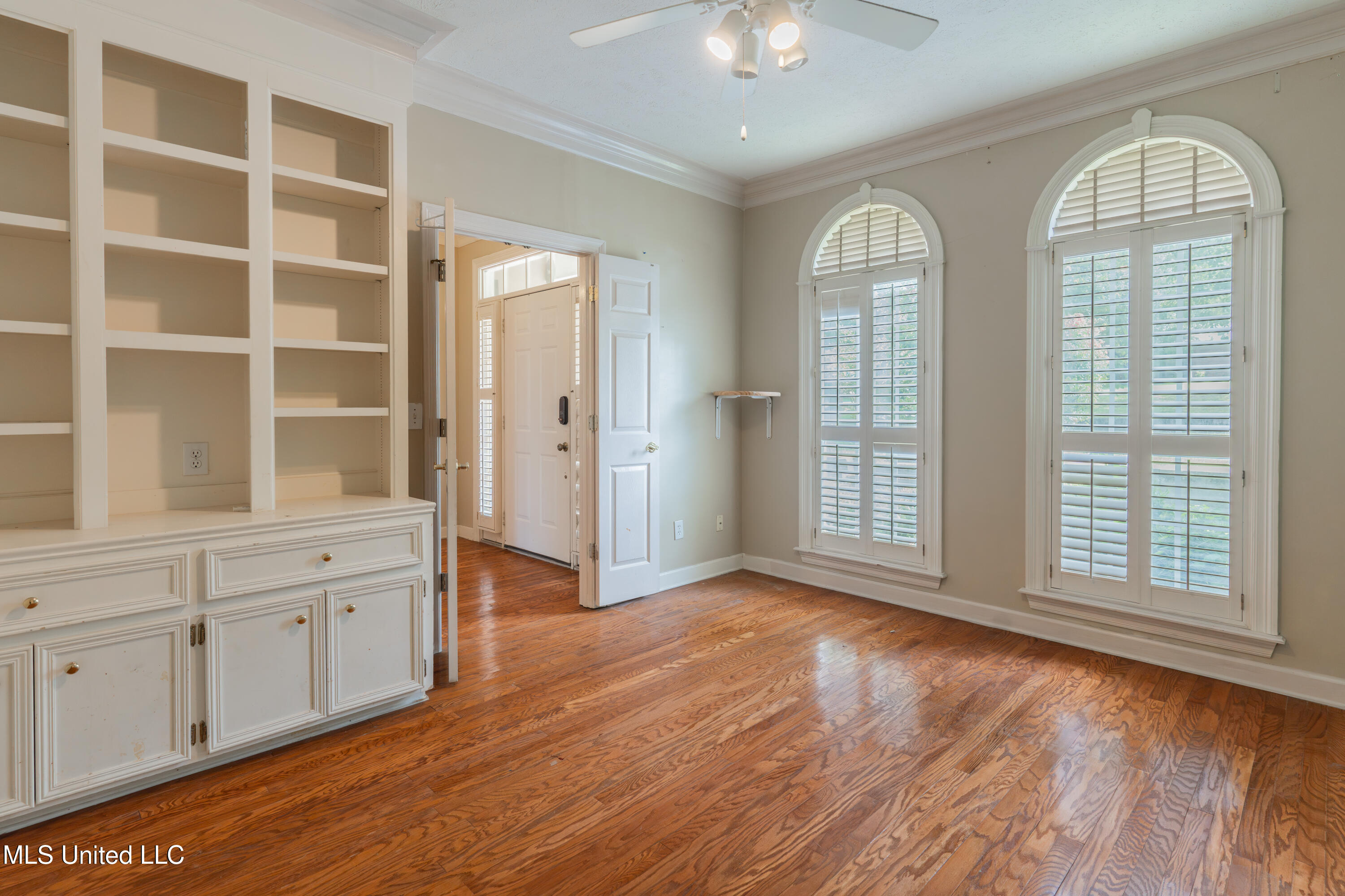 100 Green Oak Cove