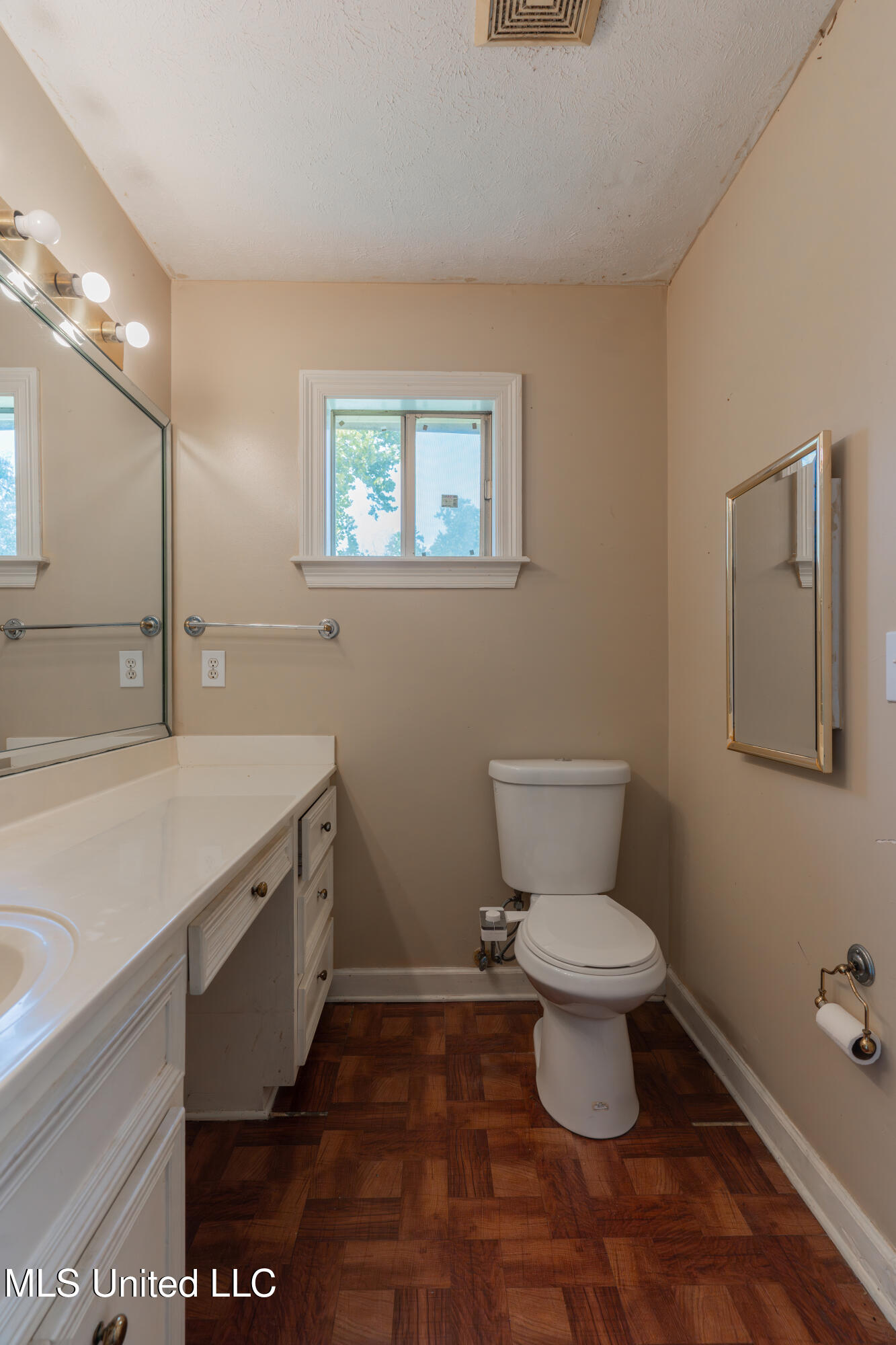 100 Green Oak Cove