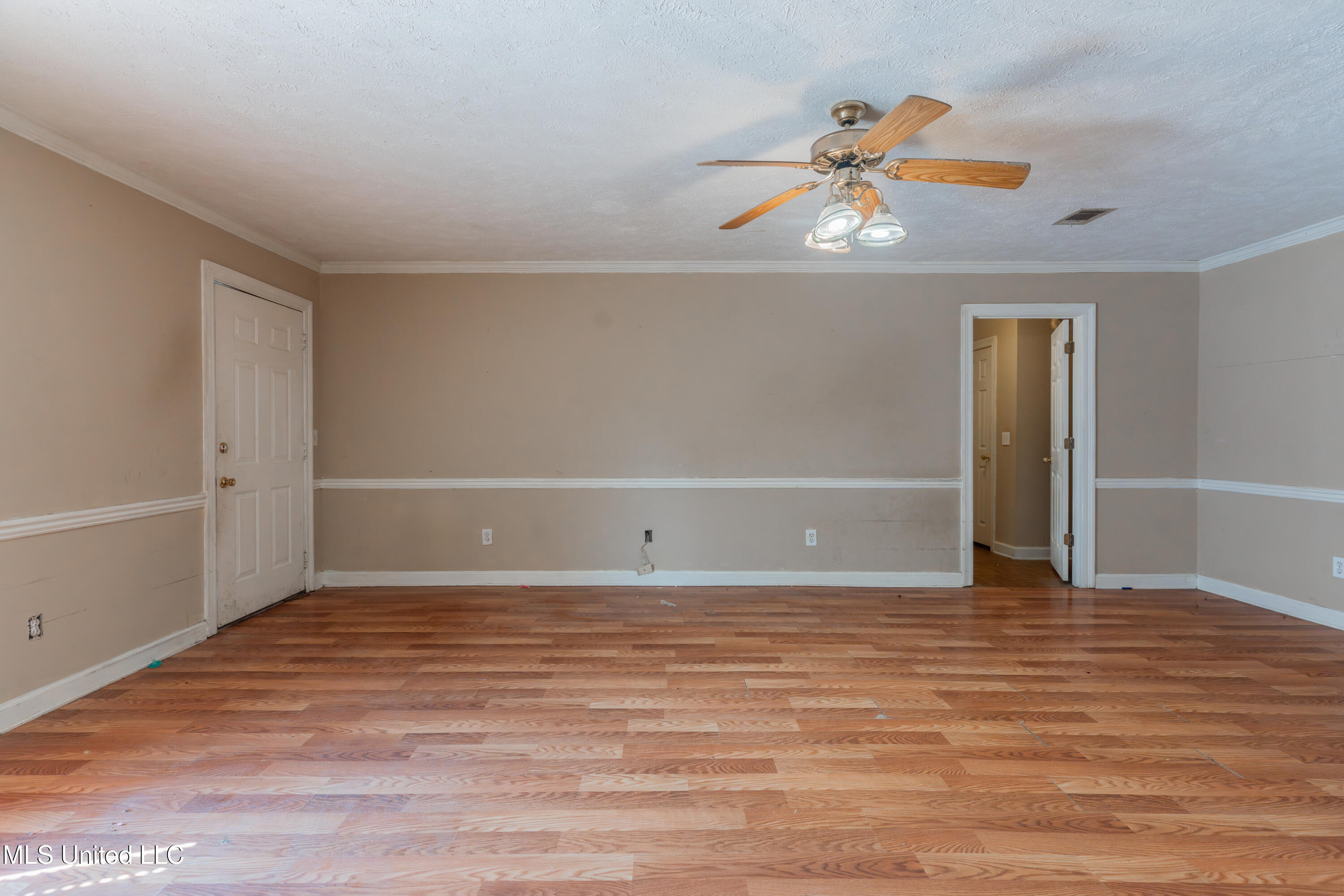 100 Green Oak Cove