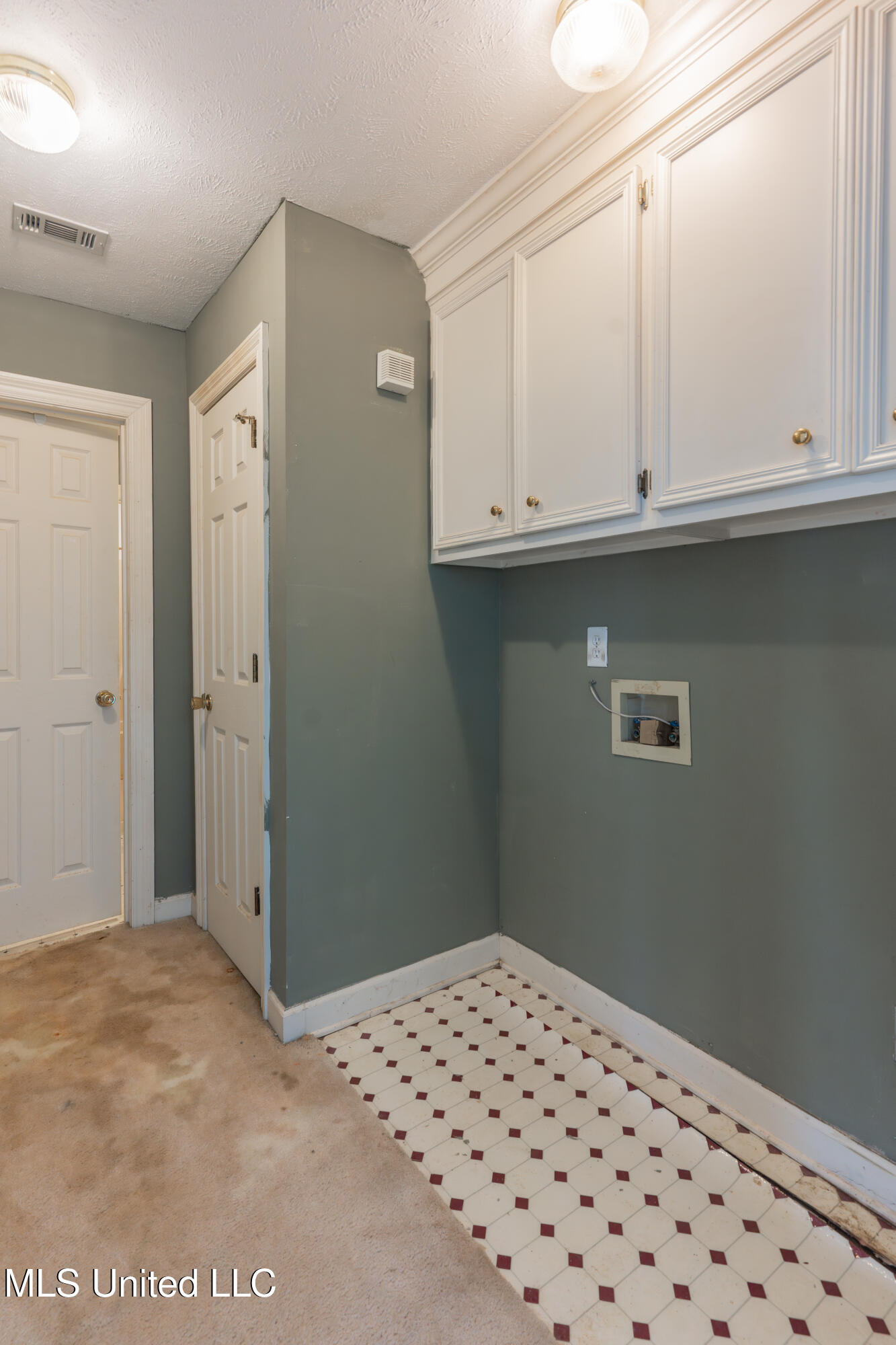 100 Green Oak Cove