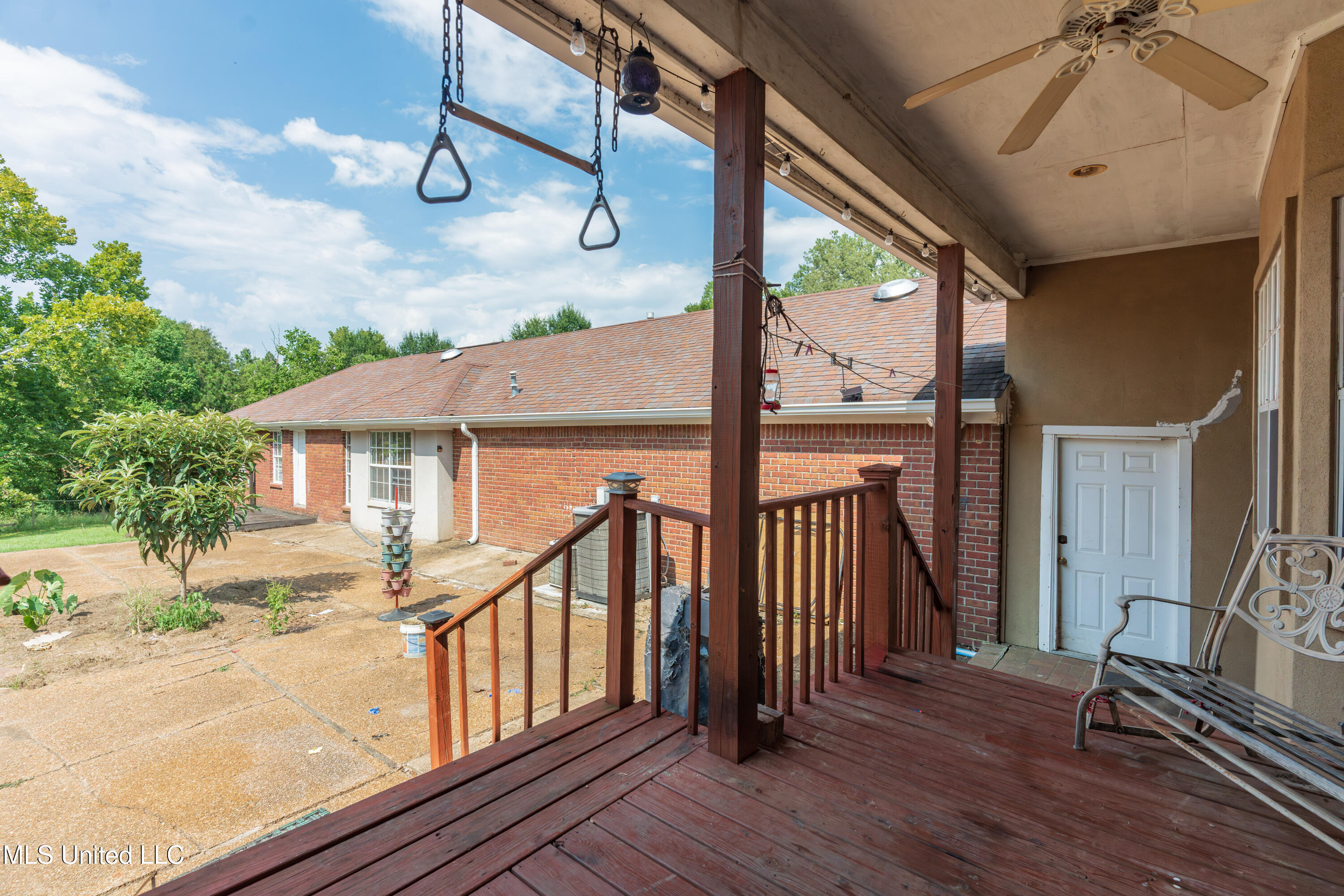 100 Green Oak Cove