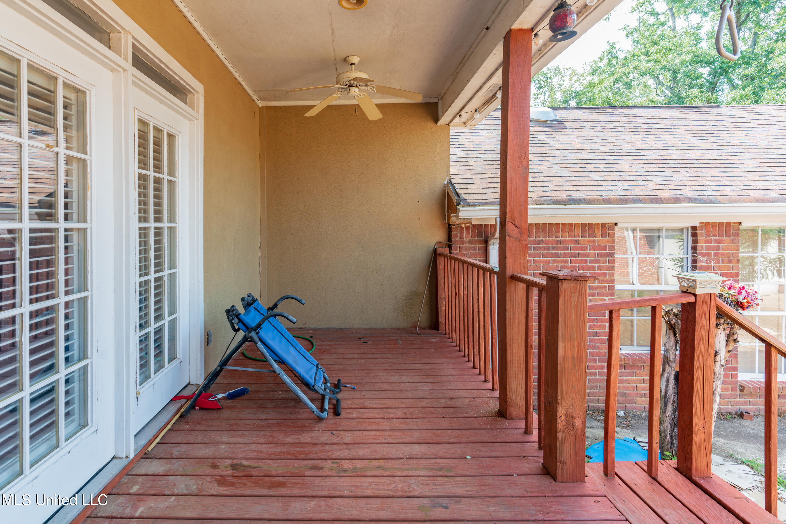 100 Green Oak Cove