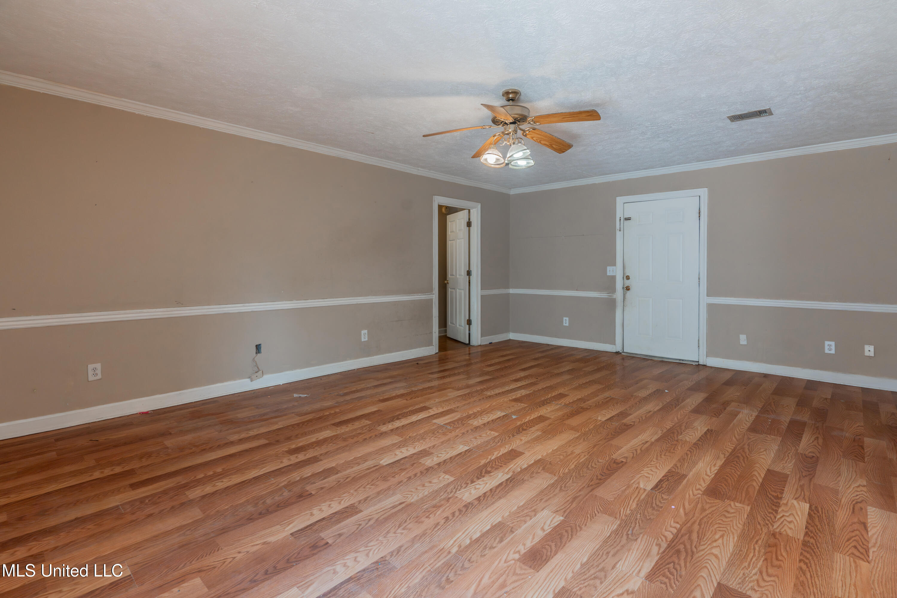 100 Green Oak Cove