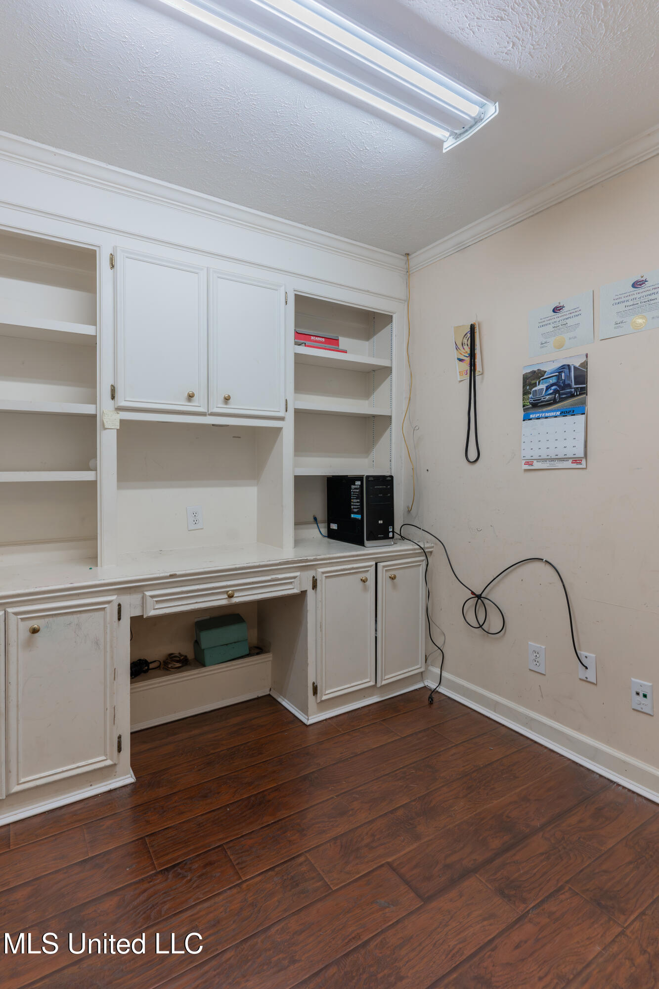 100 Green Oak Cove