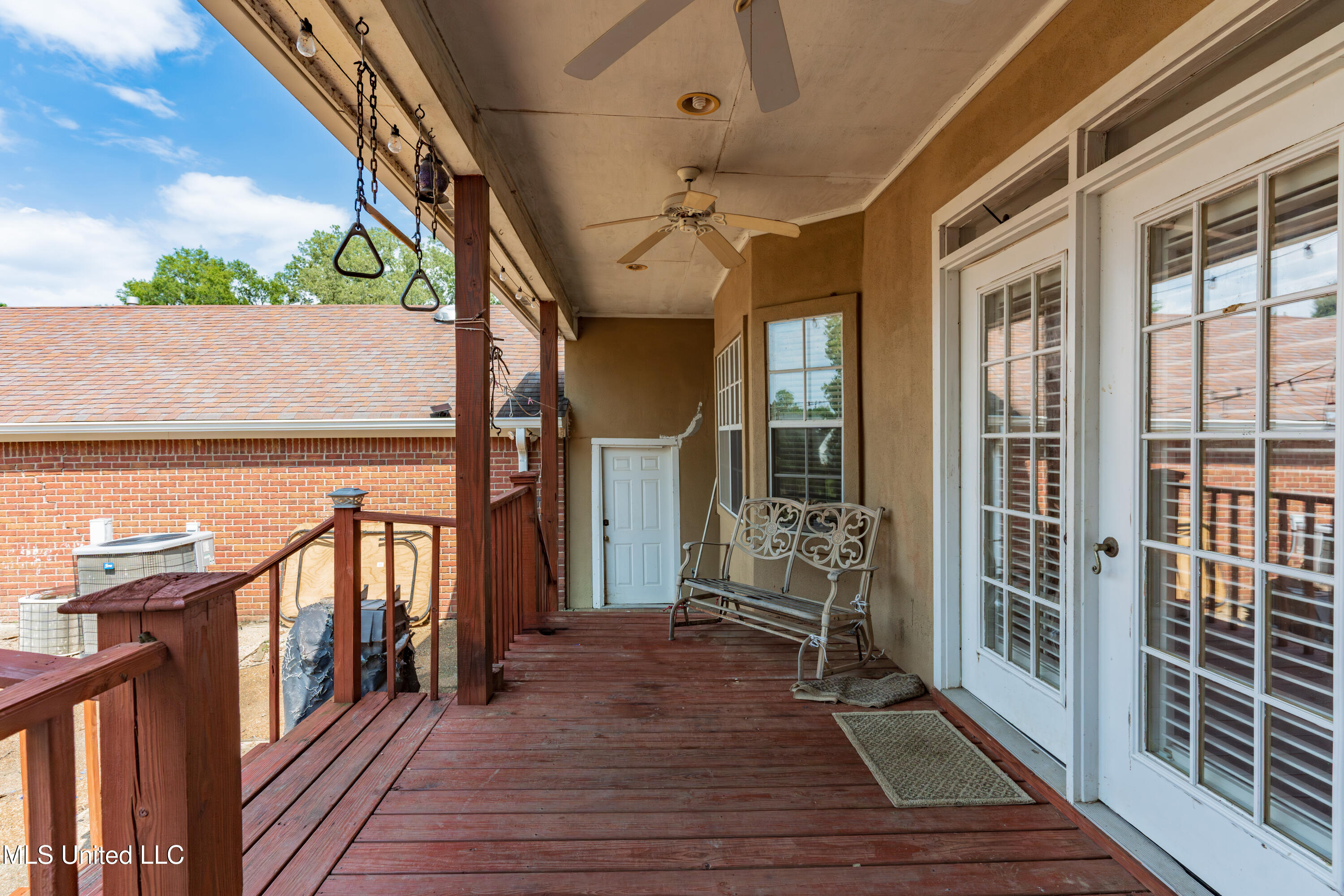 100 Green Oak Cove