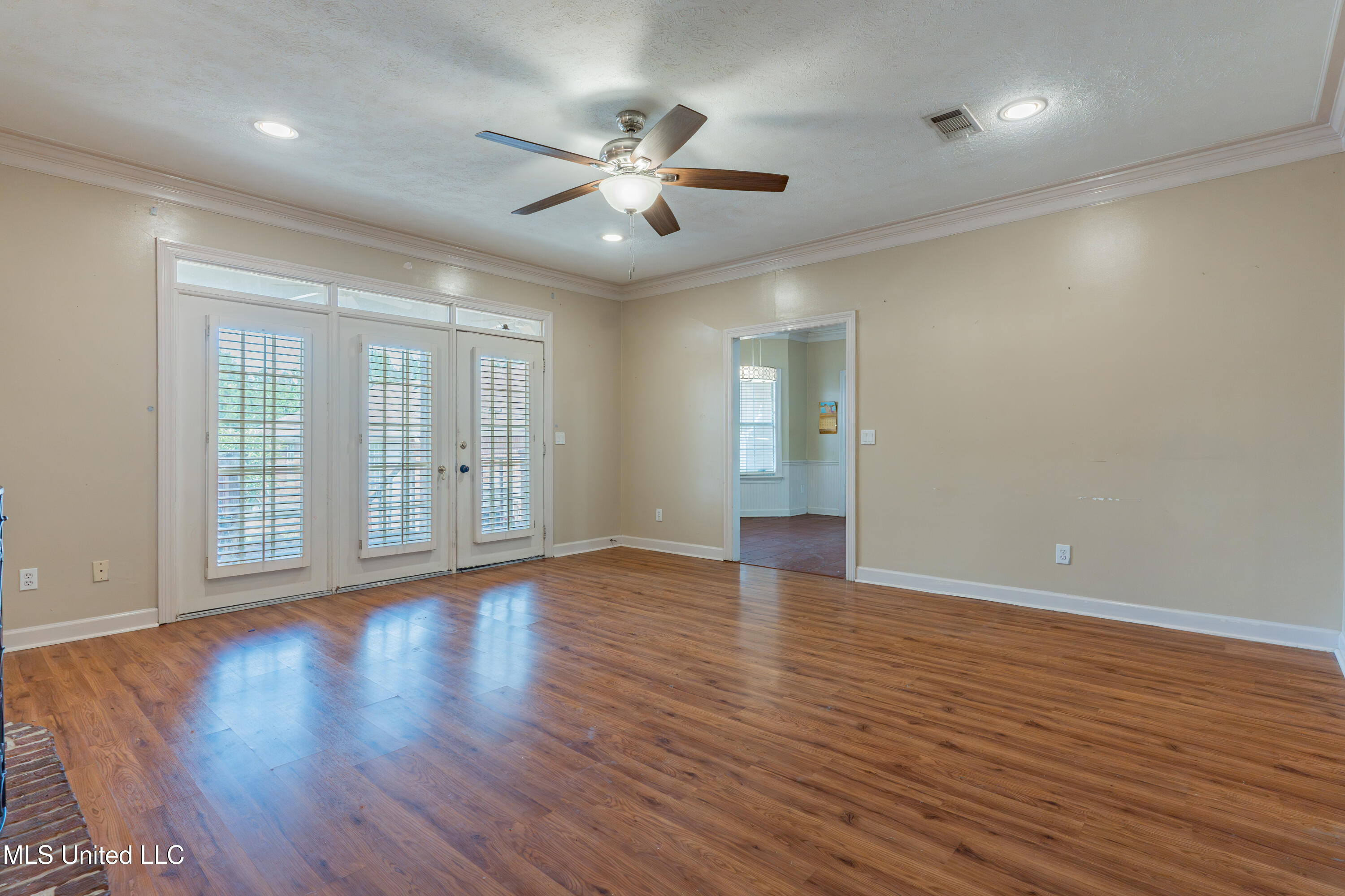100 Green Oak Cove
